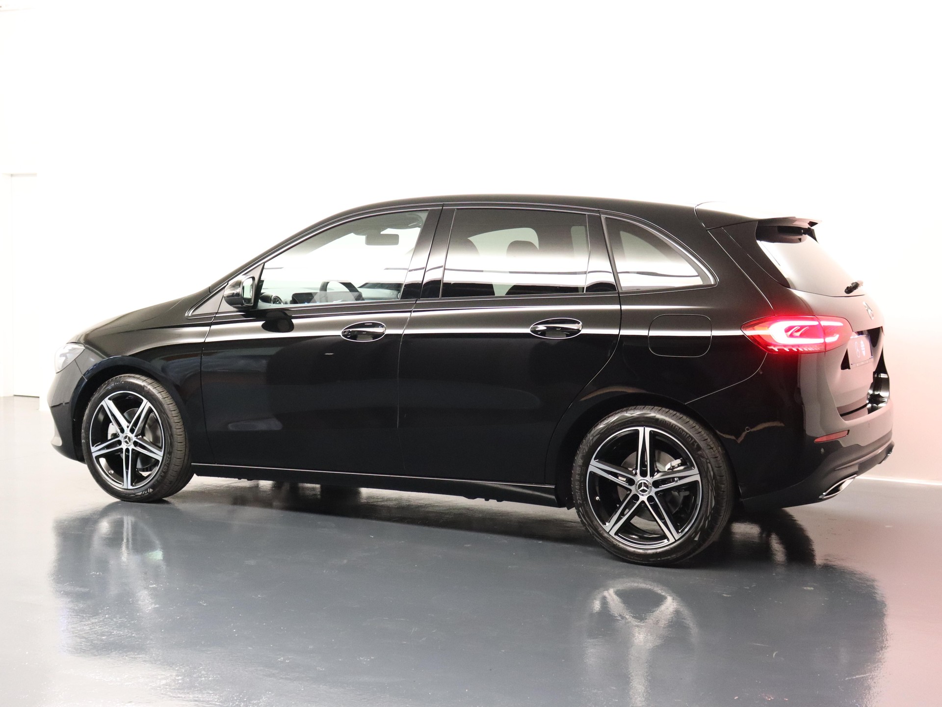 MERCEDES-BENZ B 200 Night Star-image-3