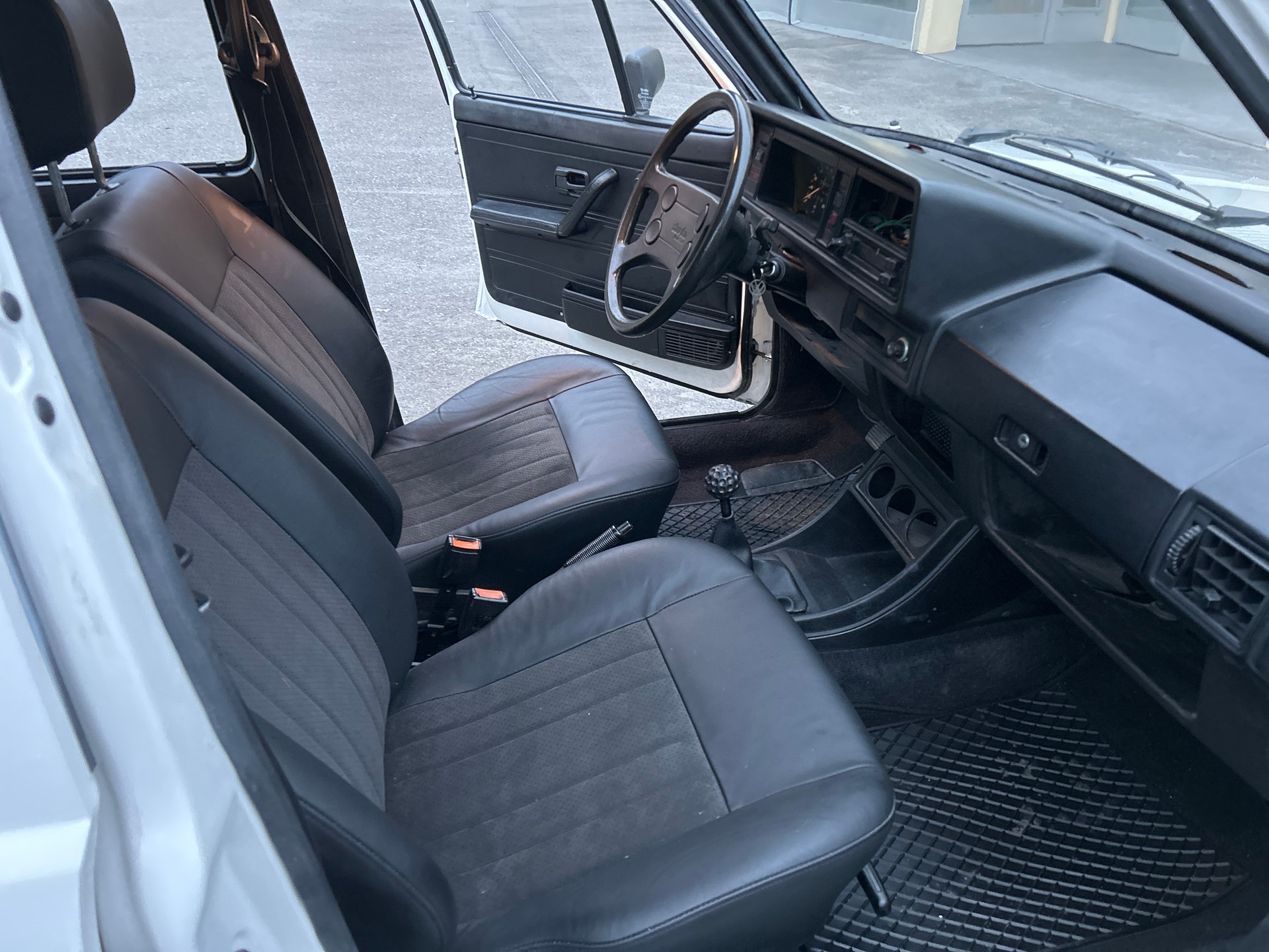 VW Golf 1600 GTD Turbo-D.-image-8