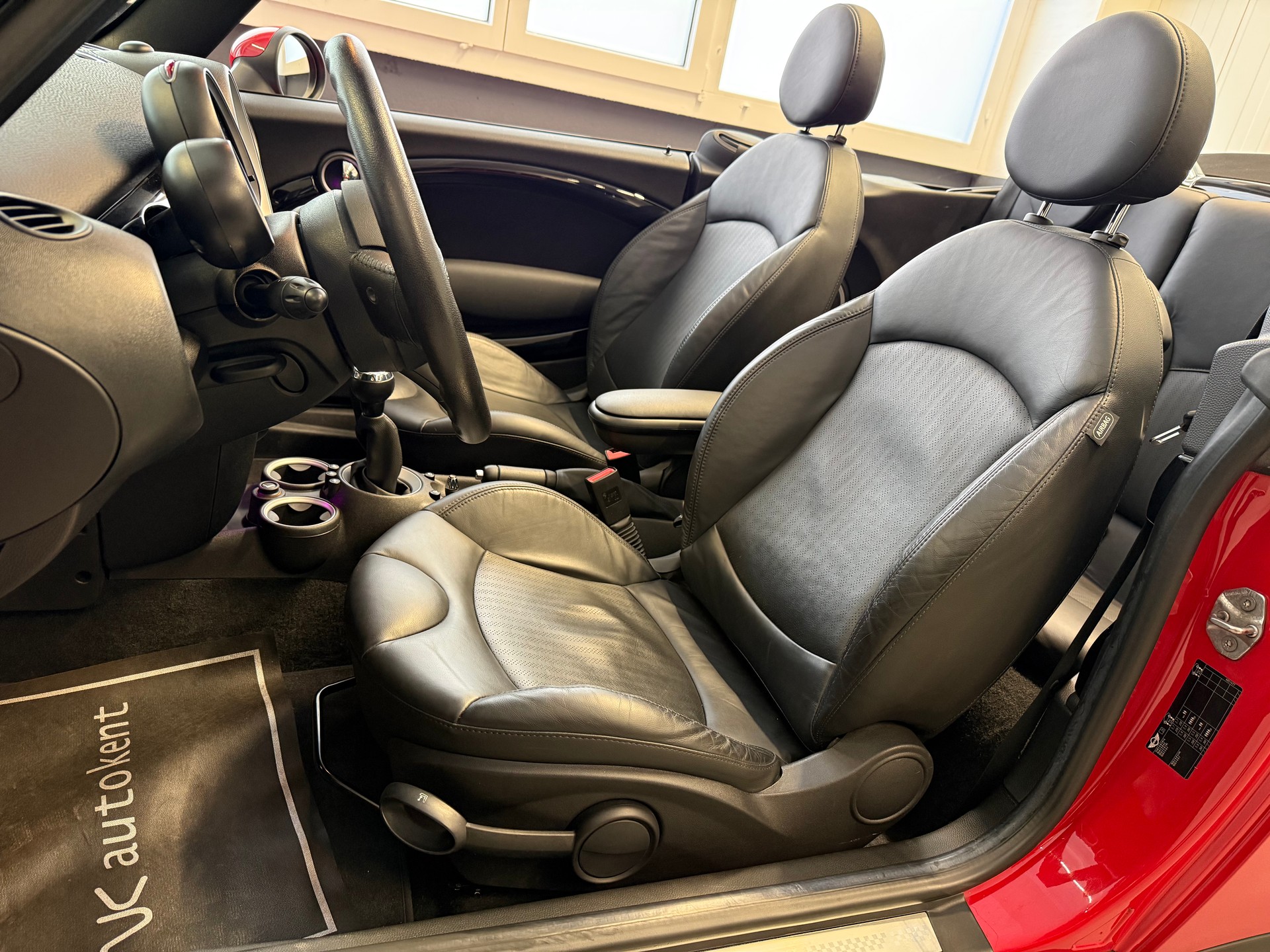 MINI Cooper S Cabriolet-image-6