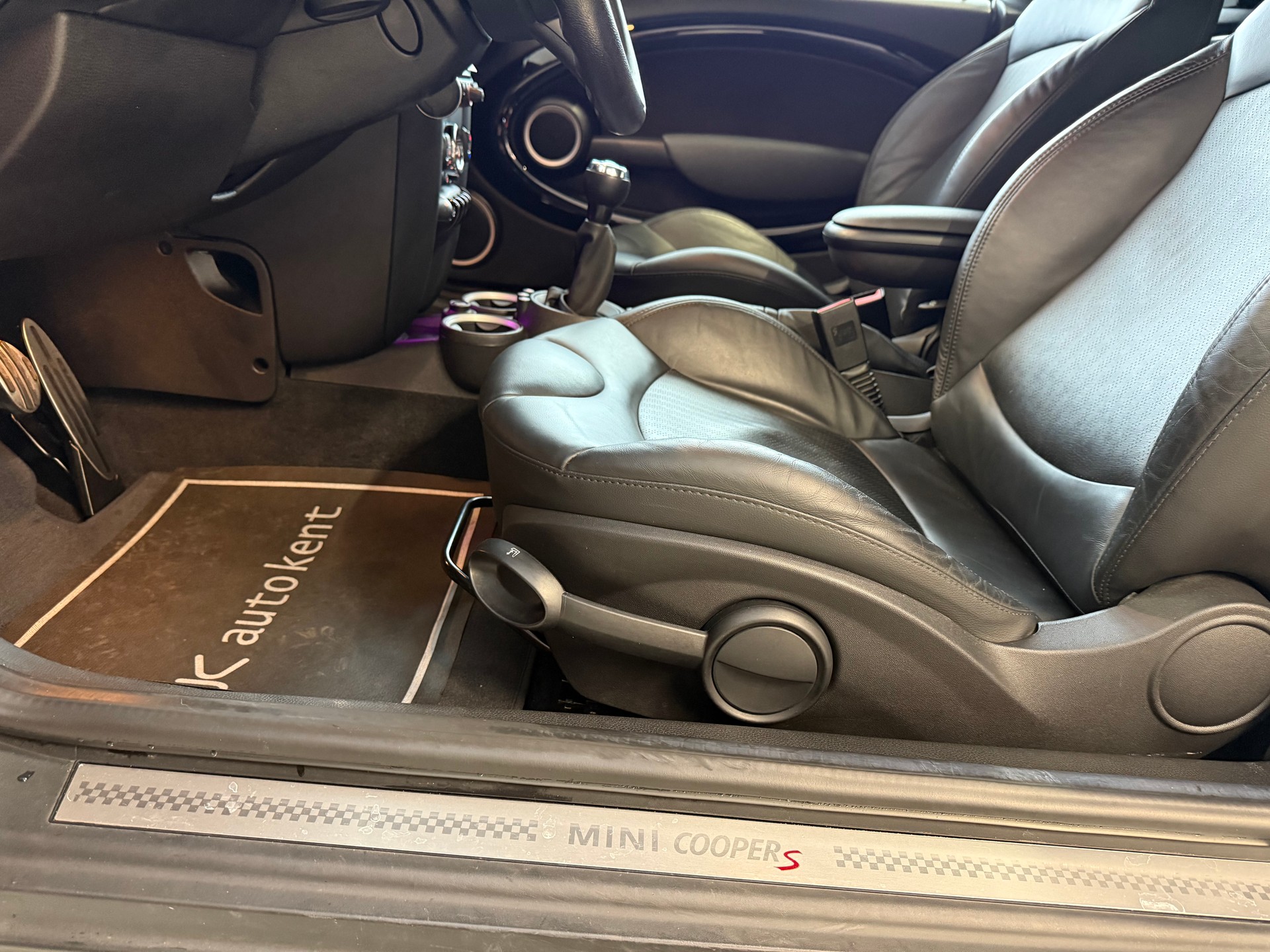 MINI Cooper S Cabriolet-image-21