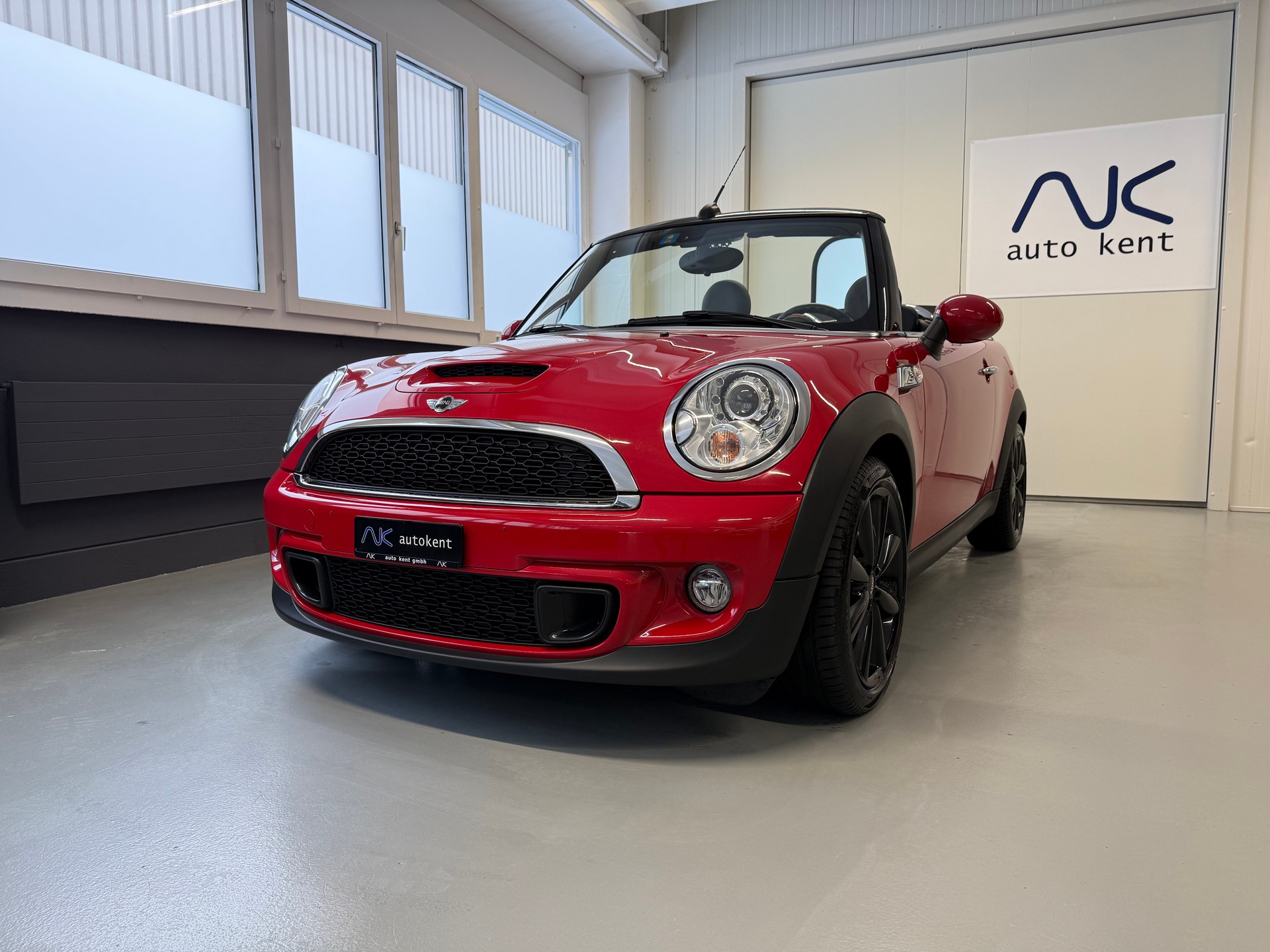 MINI Cooper S Cabriolet-image-0