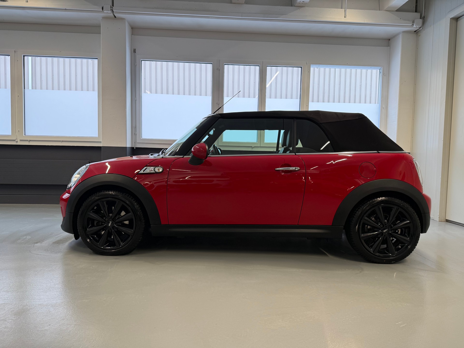 MINI Cooper S Cabriolet-image-10