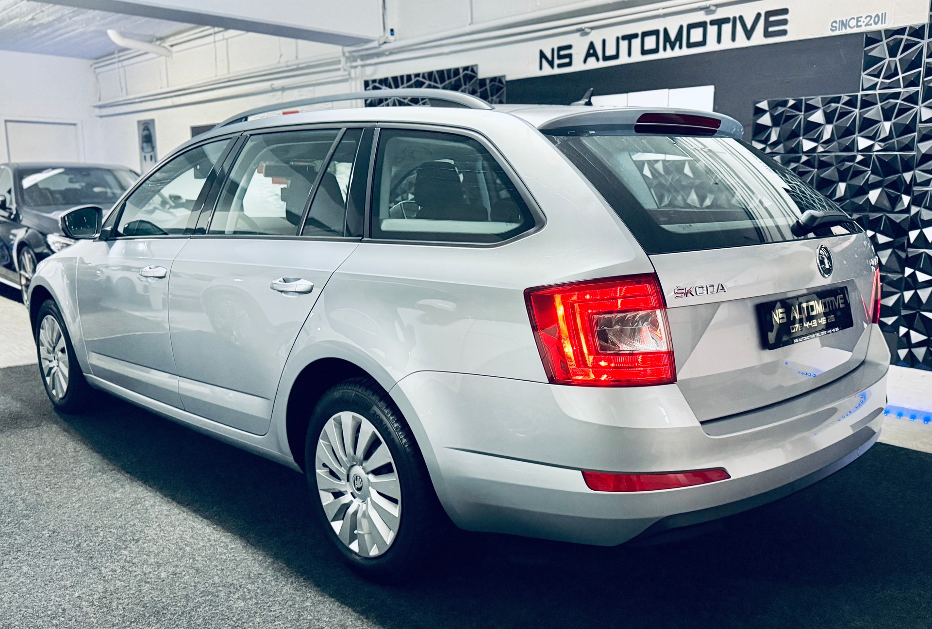 SKODA Octavia Combi 1.6 TDI Ambition DSG-image-5