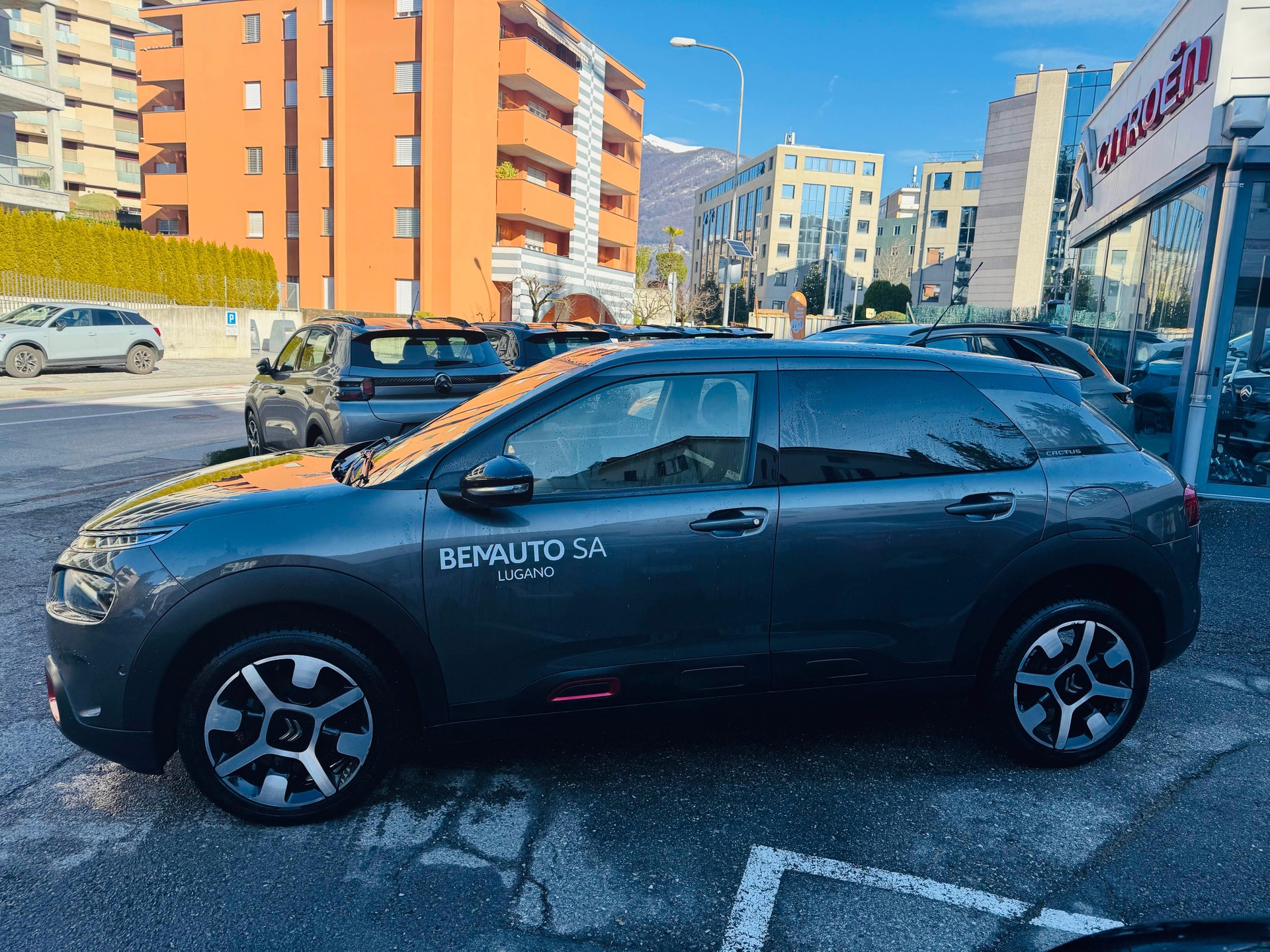 CITROEN C4 Cactus 1.2 PureTech Shine-image-2