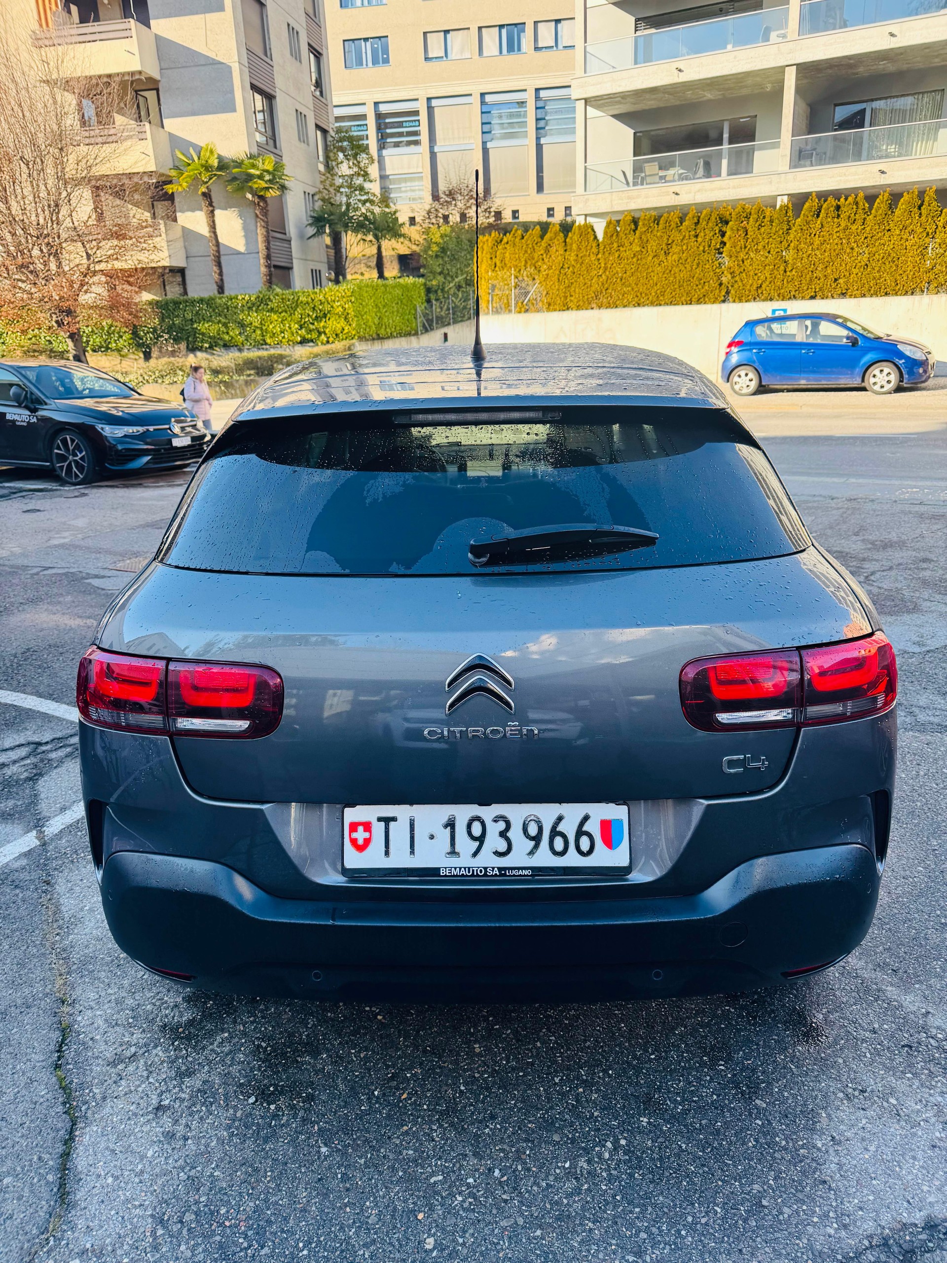 CITROEN C4 Cactus 1.2 PureTech Shine-image-4