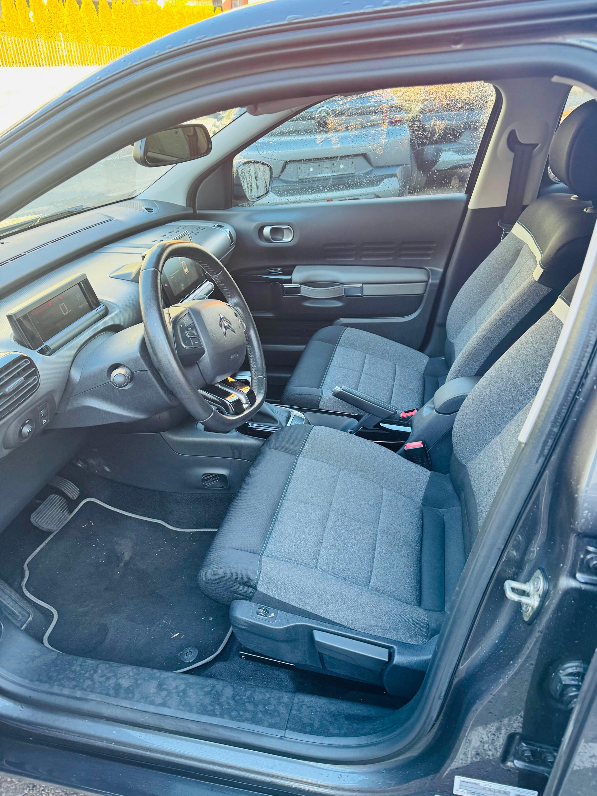 CITROEN C4 Cactus 1.2 PureTech Shine-image-8