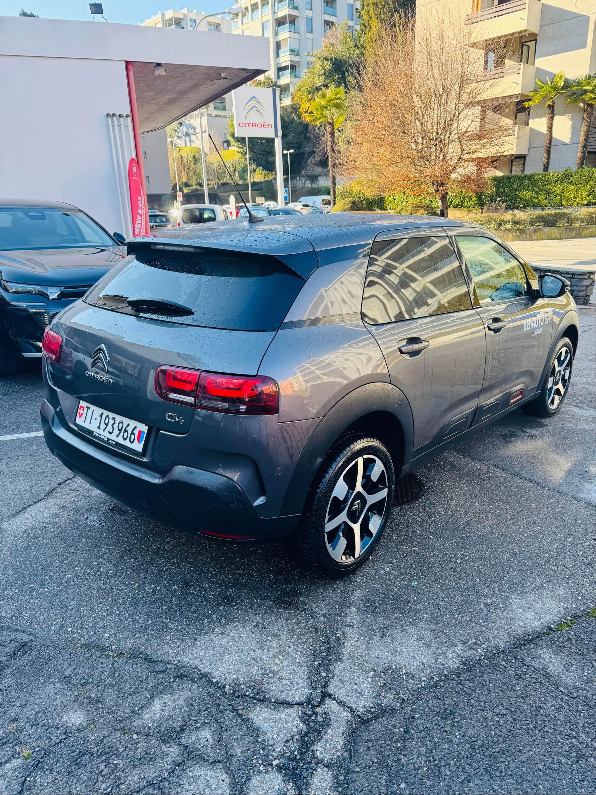 CITROEN C4 Cactus 1.2 PureTech Shine-image-5