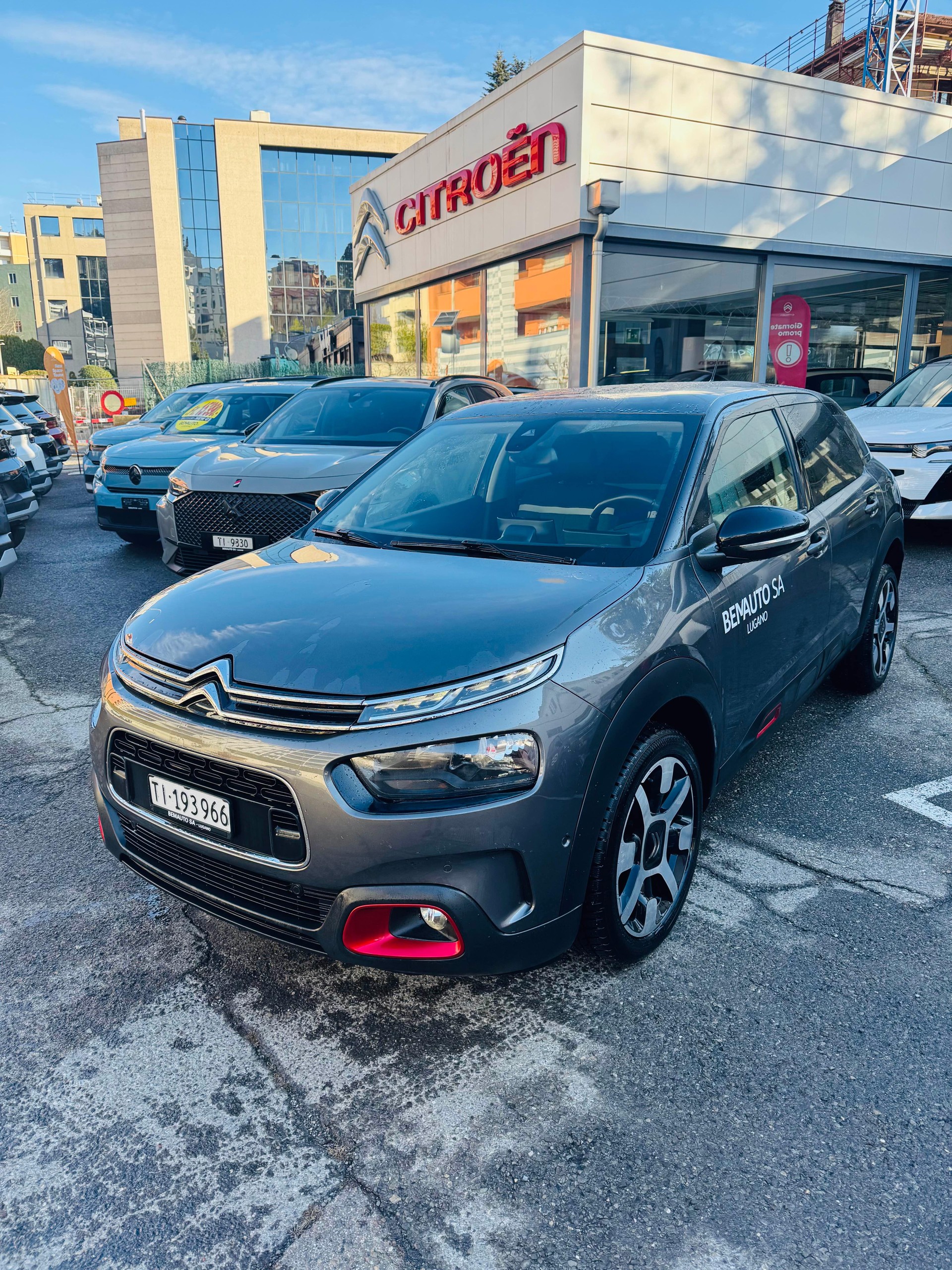 CITROEN C4 Cactus 1.2 PureTech Shine-image-0