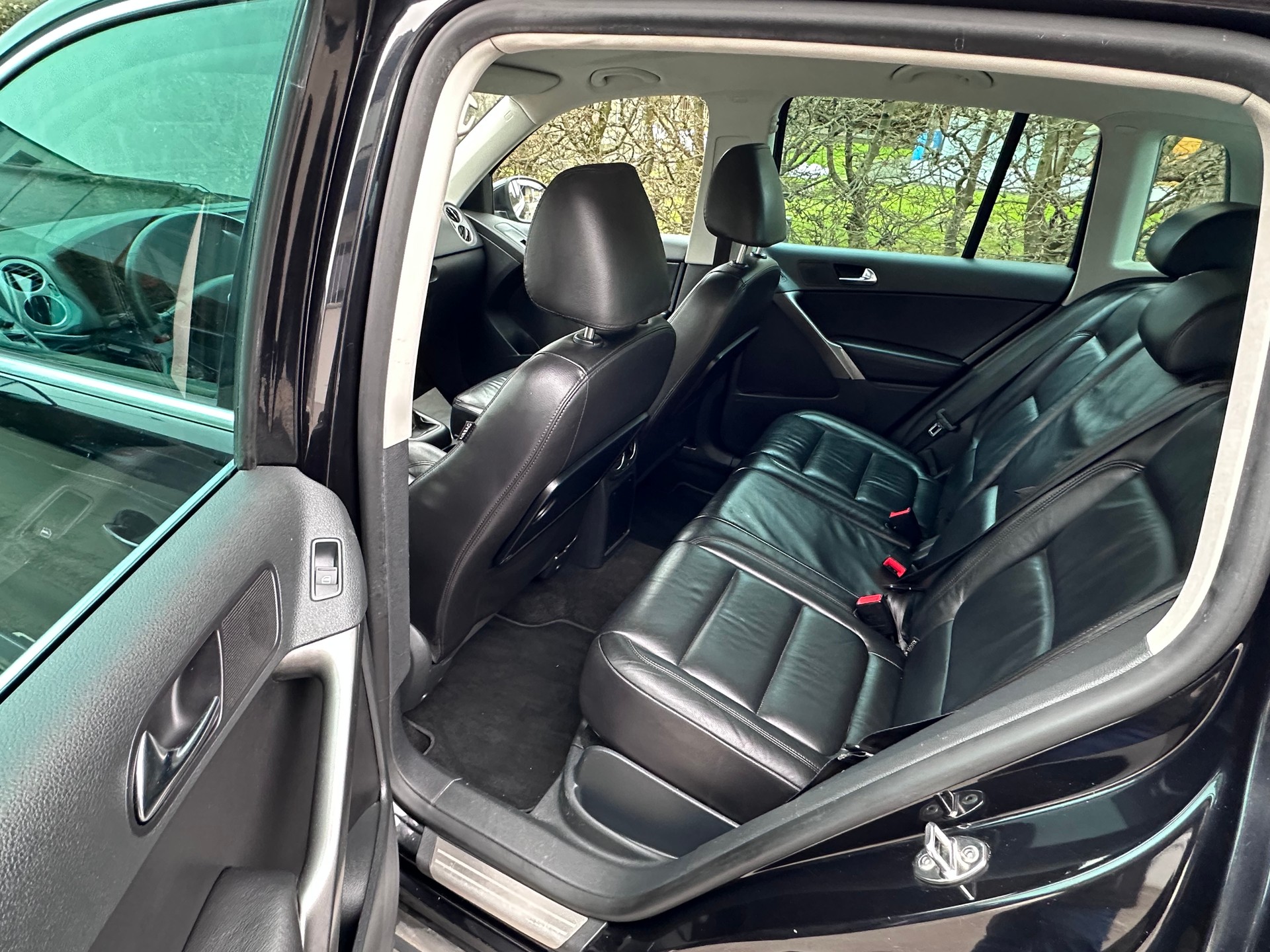 VW Tiguan 2.0 TSI Sport&Style-image-8