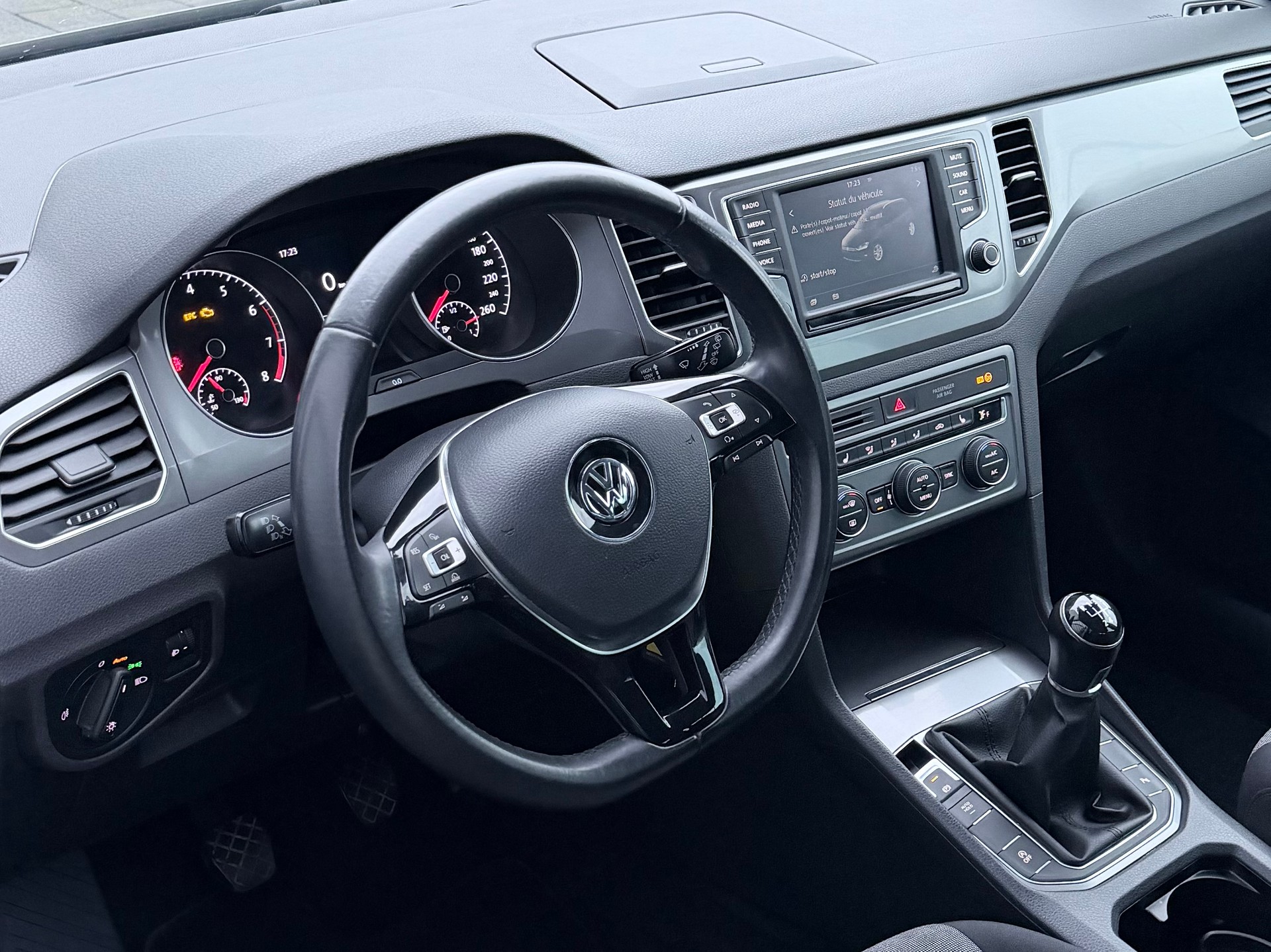 VW Golf Sportsvan 1.2 TSI Trendline-showroom-element-3