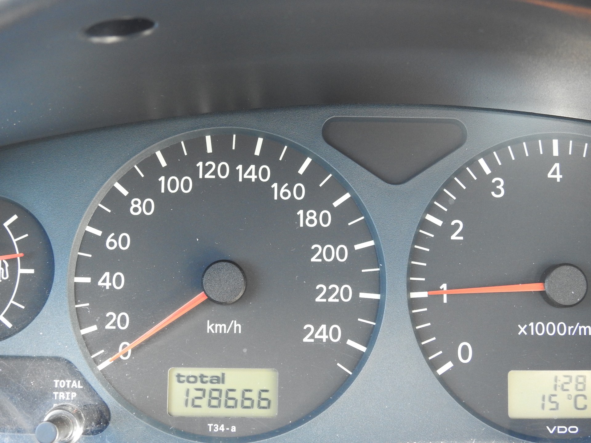 TOYOTA Avensis 2.0 Linea Sol-image-20