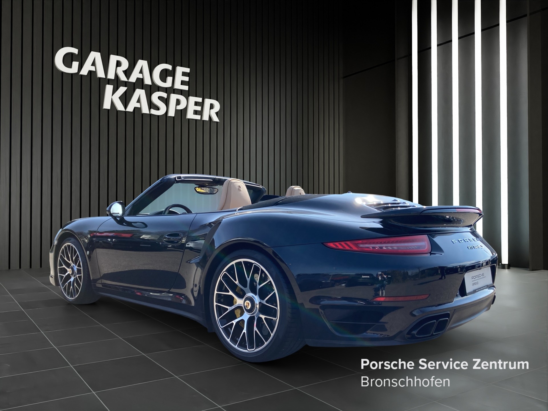 PORSCHE 911 Turbo S Cabriolet-image-2