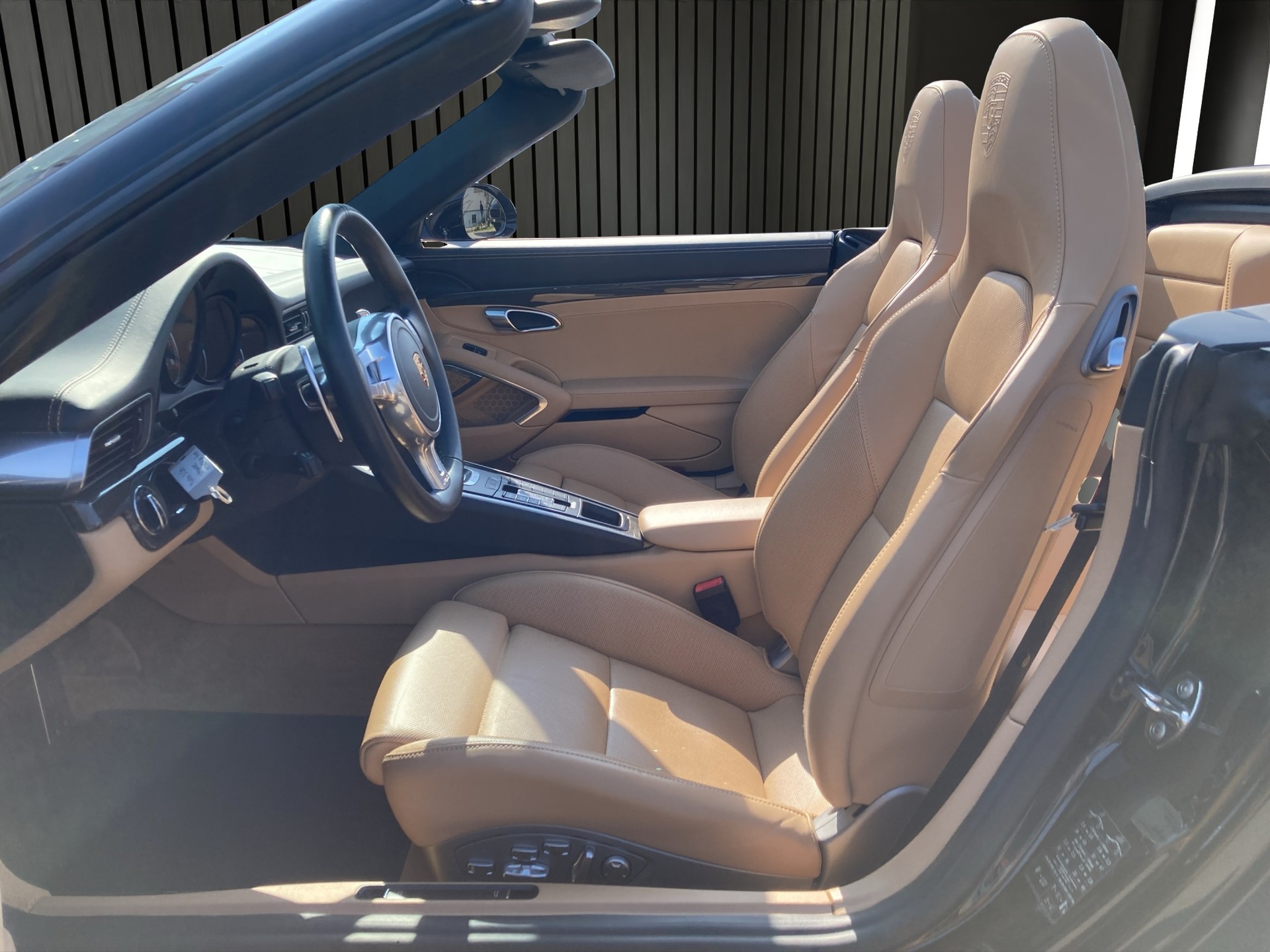 PORSCHE 911 Turbo S Cabriolet-image-8