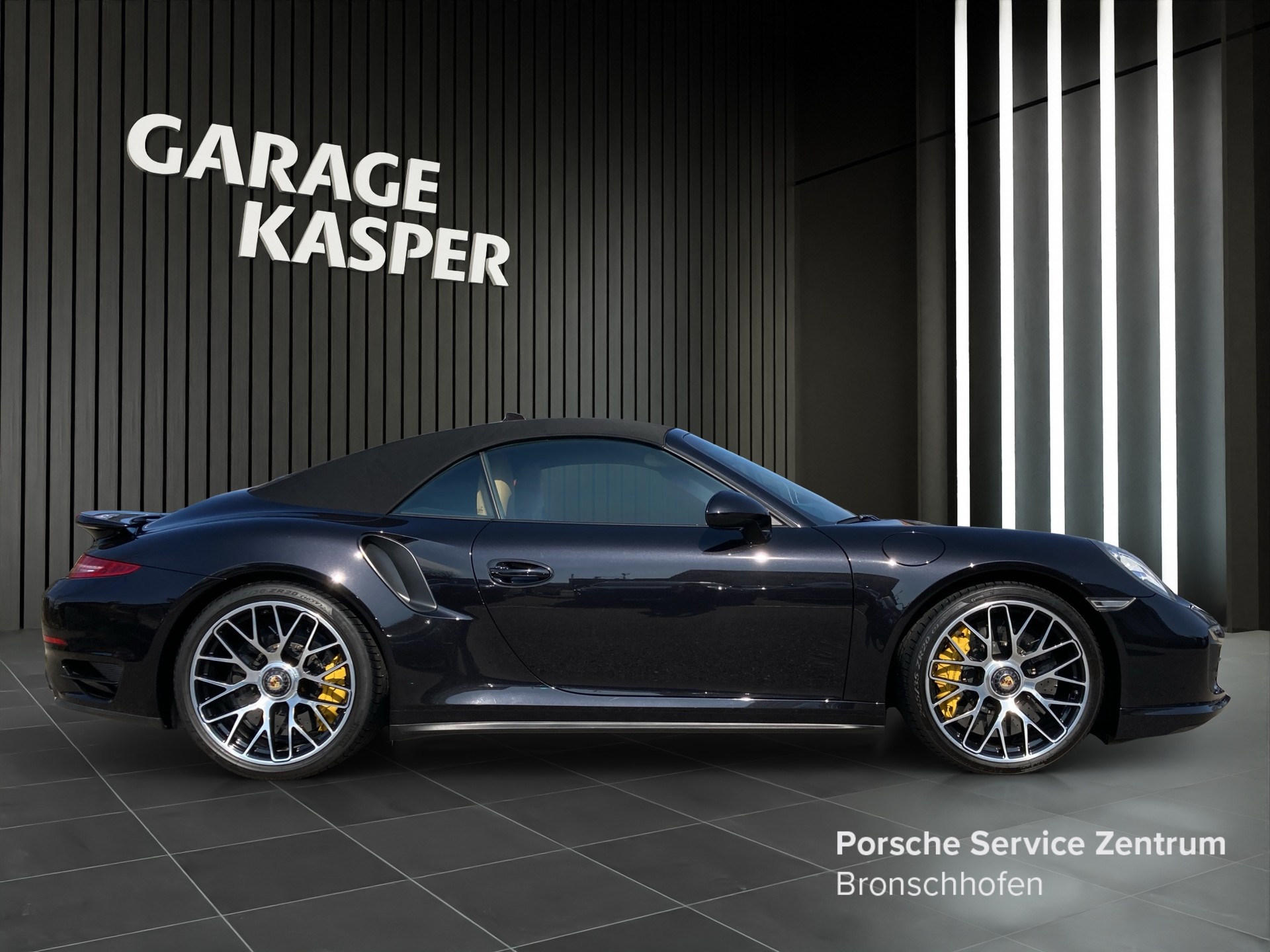 PORSCHE 911 Turbo S Cabriolet-image-5