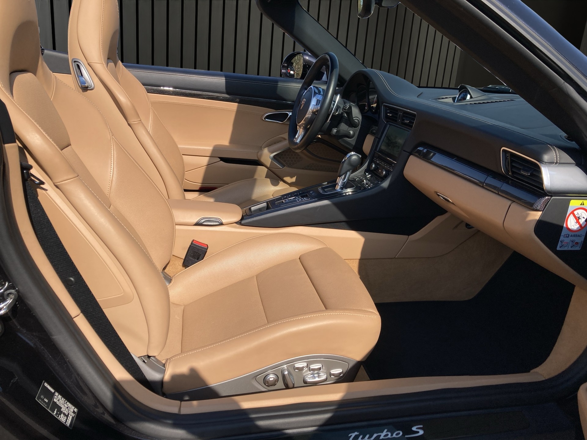 PORSCHE 911 Turbo S Cabriolet-image-15