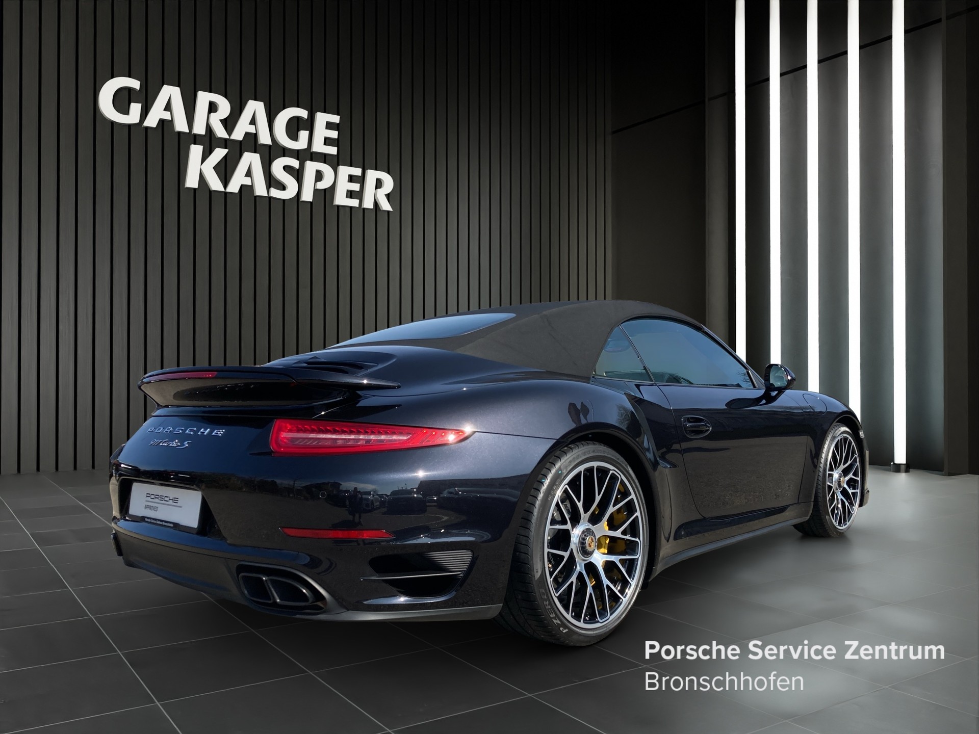 PORSCHE 911 Turbo S Cabriolet-image-4