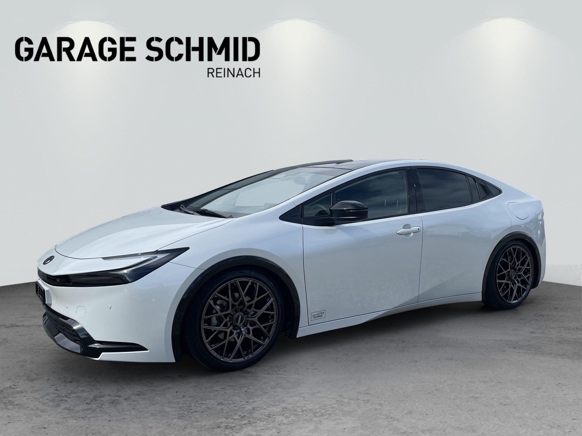TOYOTA Prius 2.0 Plug-In-Hybrid Style-showroom-element-2
