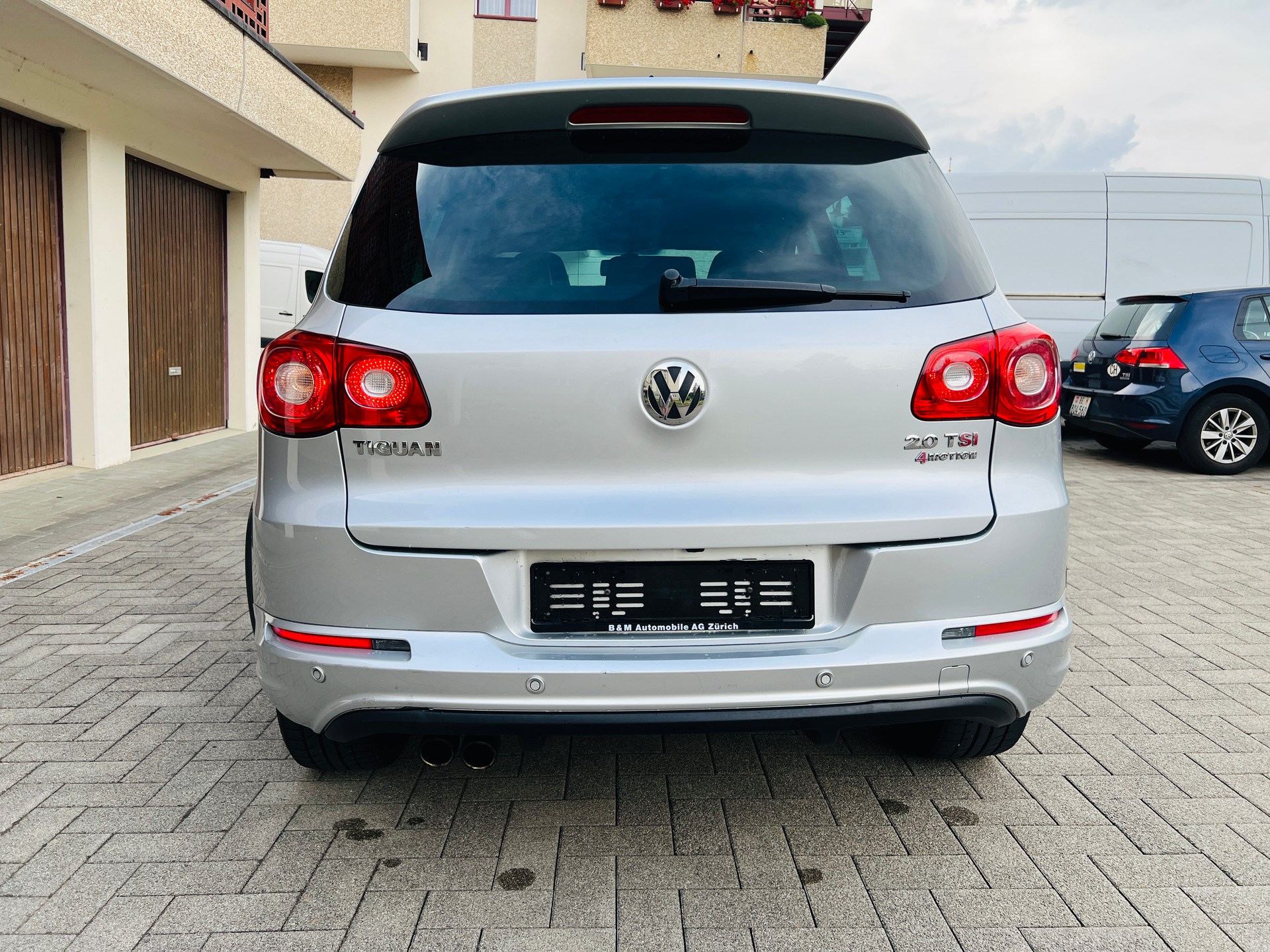 VW Tiguan 2.0 TSI R-Line-image-2
