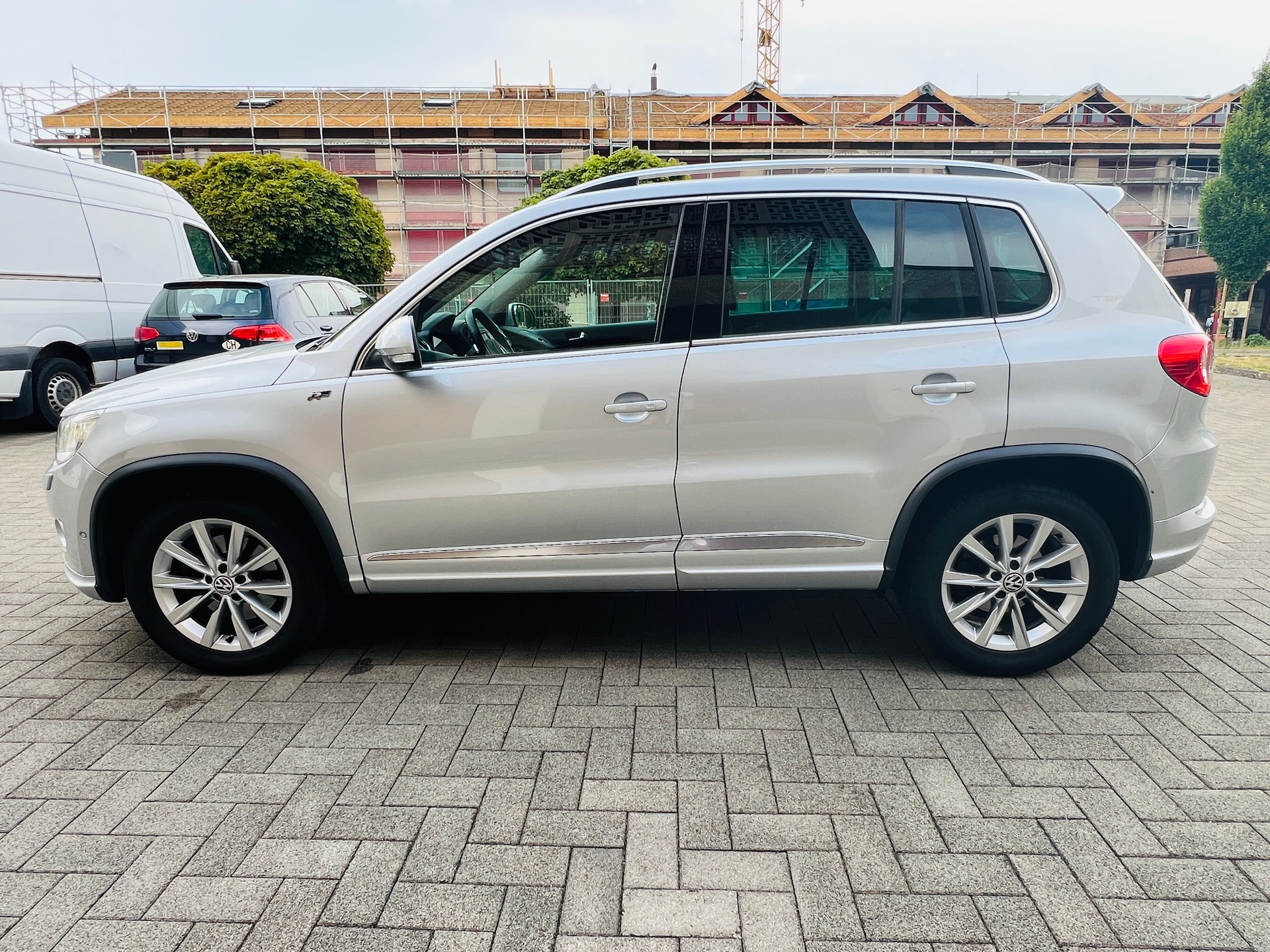 VW Tiguan 2.0 TSI R-Line-image-4