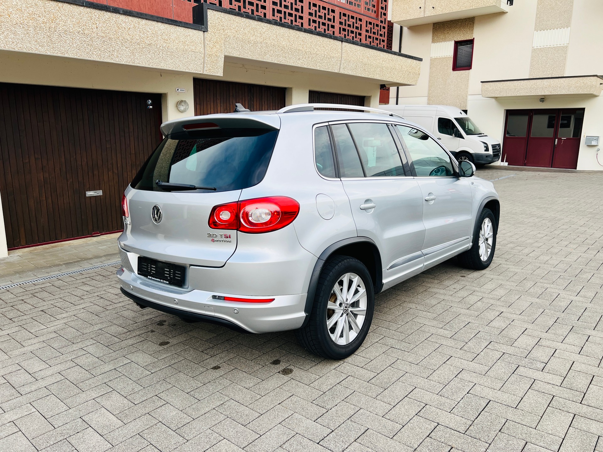 VW Tiguan 2.0 TSI R-Line-image-1