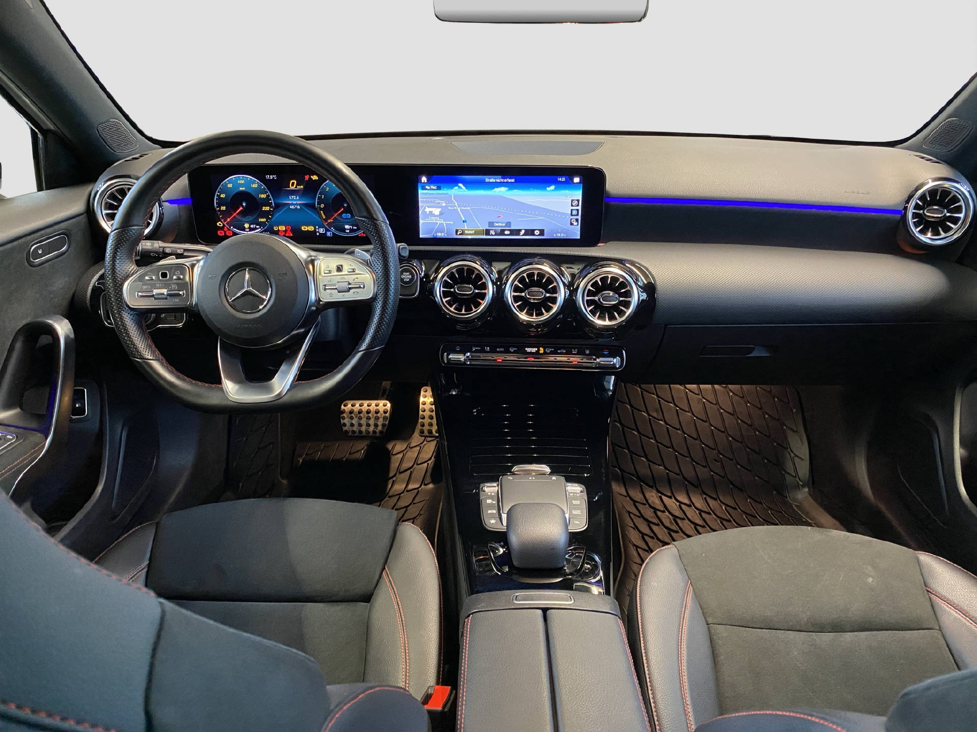 MERCEDES-BENZ A 250 e AMG Line-image-6