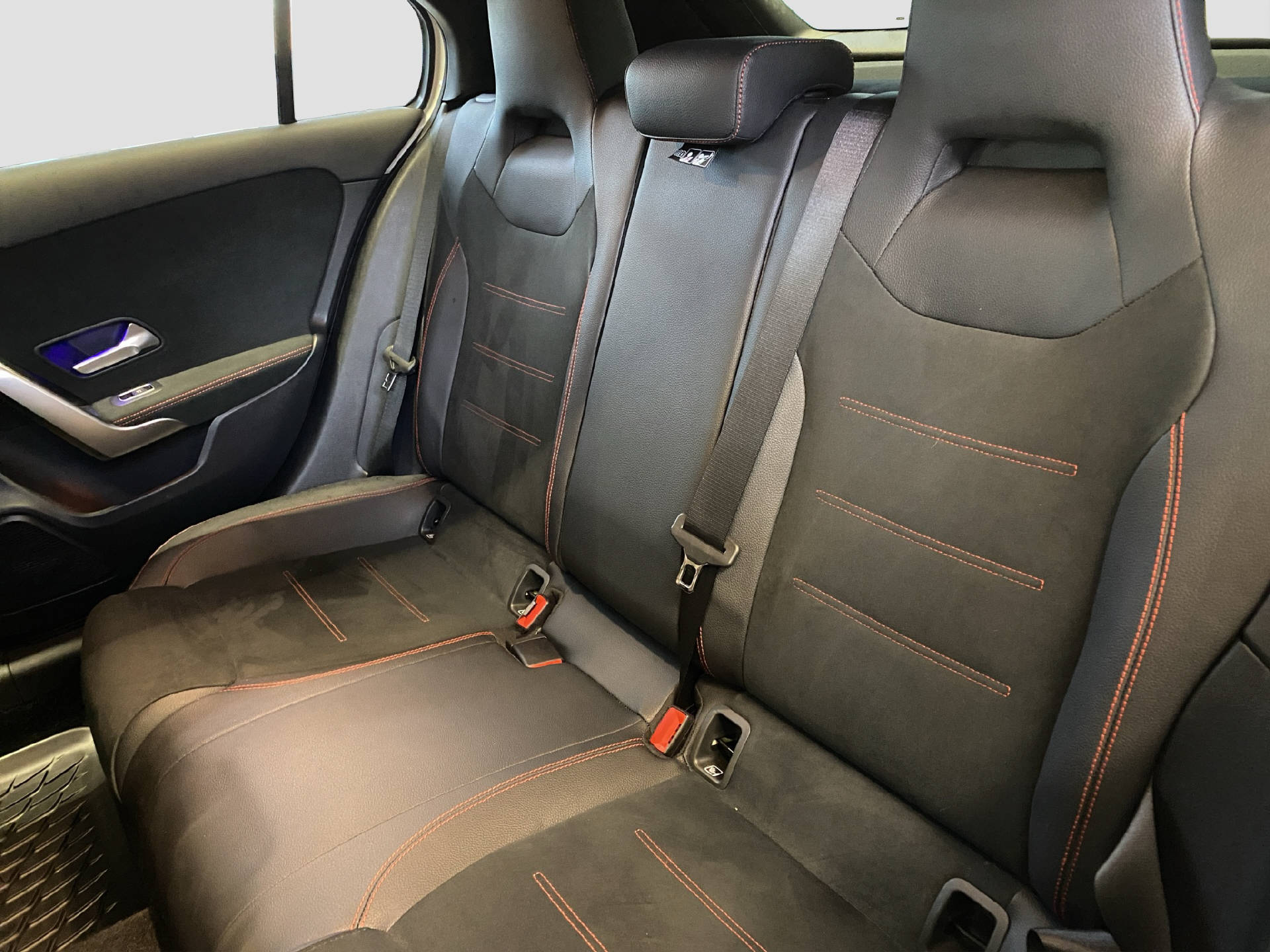 MERCEDES-BENZ A 250 e AMG Line-image-12