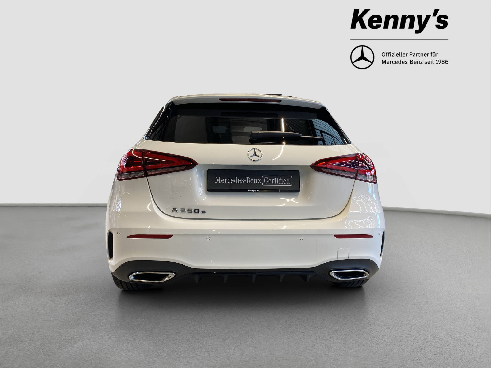 MERCEDES-BENZ A 250 e AMG Line-showroom-element-3