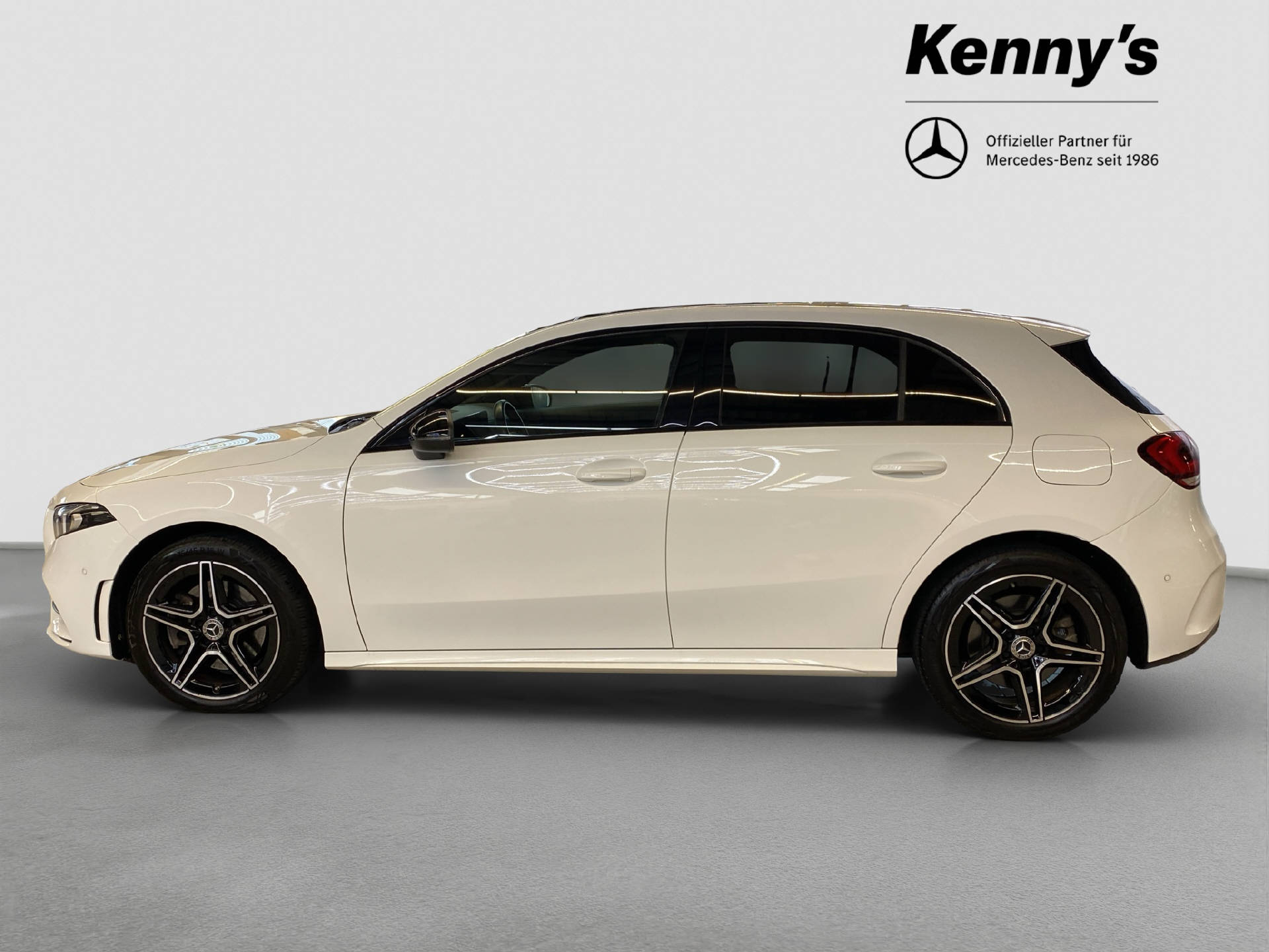 MERCEDES-BENZ A 250 e AMG Line-image-2