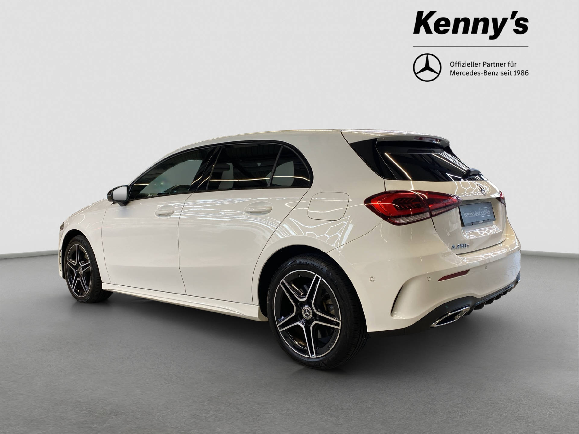 MERCEDES-BENZ A 250 e AMG Line-showroom-element-2