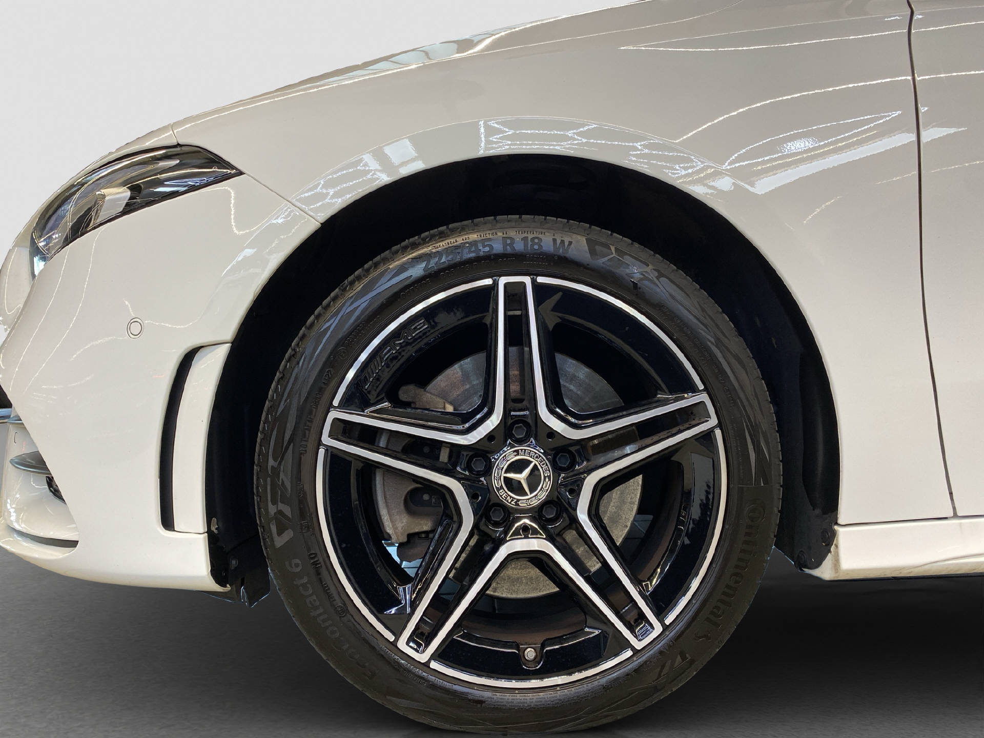 MERCEDES-BENZ A 250 e AMG Line-image-4