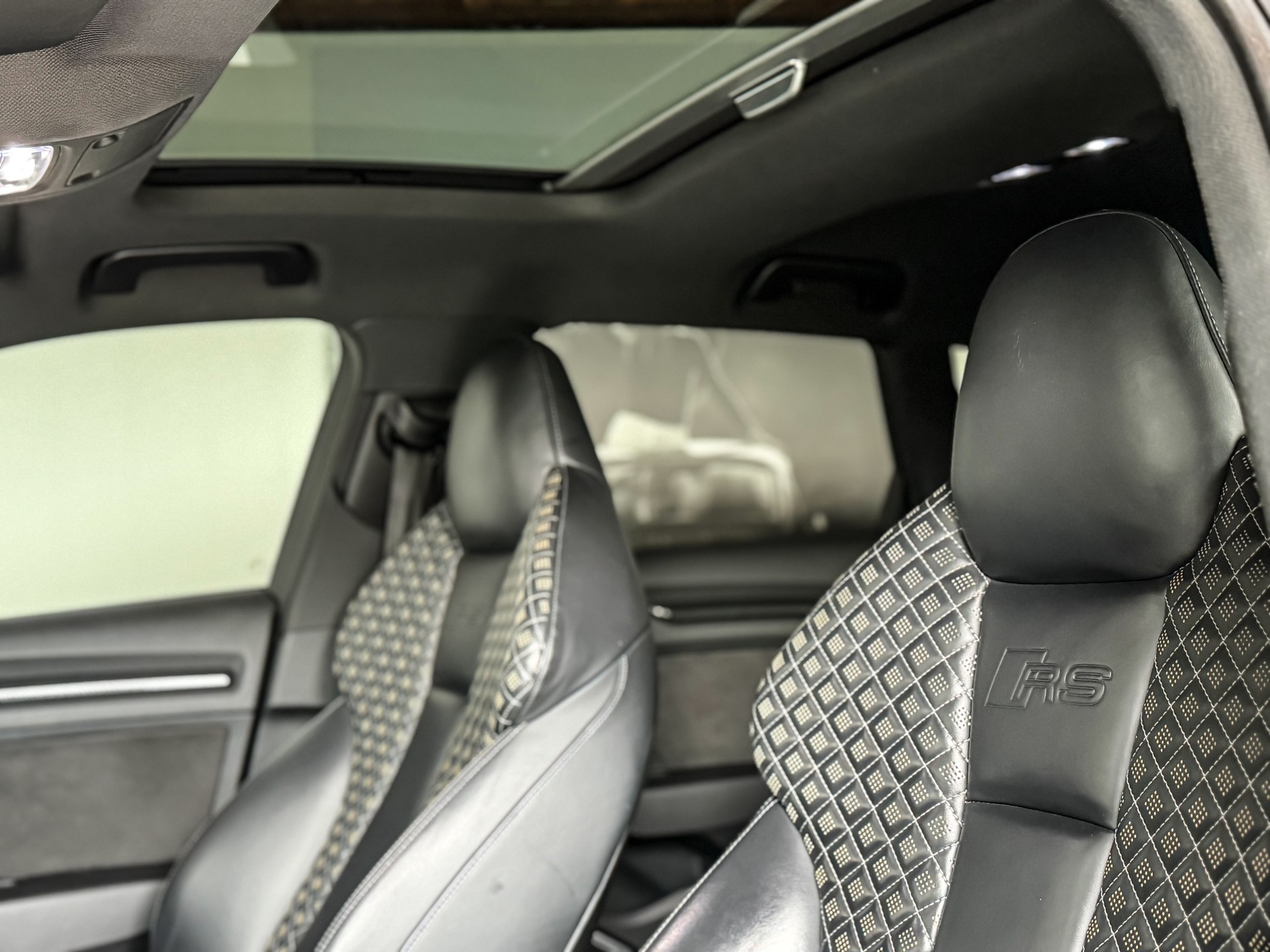 AUDI RS3 Sportback 2.5 TSI quattro S-tronic-image-8