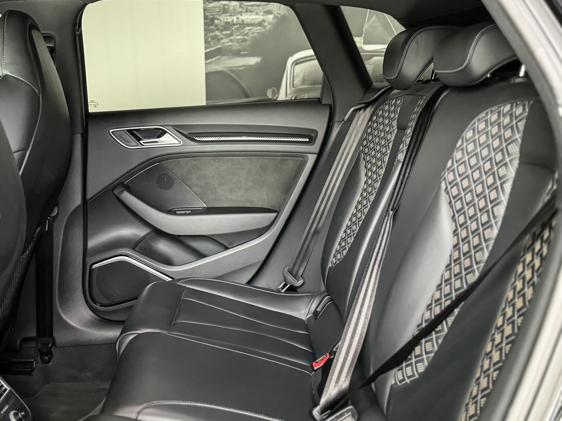 AUDI RS3 Sportback 2.5 TSI quattro S-tronic-image-10