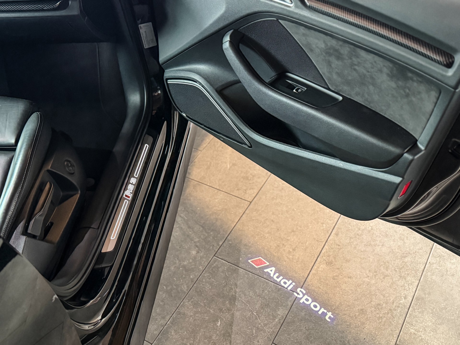 AUDI RS3 Sportback 2.5 TSI quattro S-tronic-image-11
