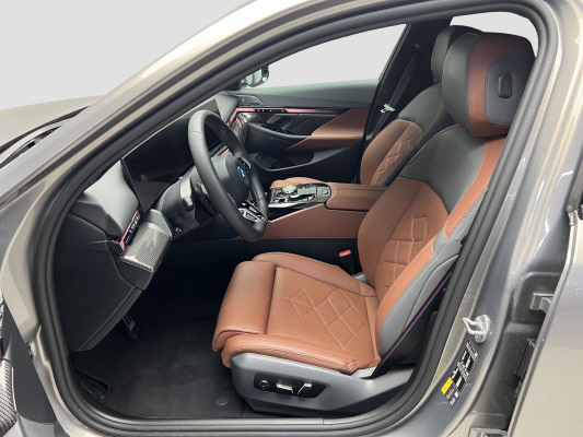 BMW 550e xDr M Sport Pro Tour-image-8
