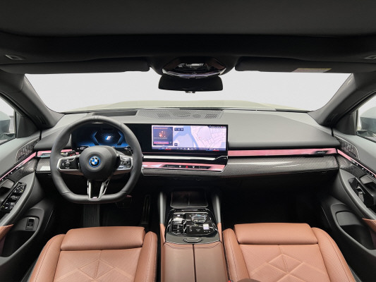 BMW 550e xDr M Sport Pro Tour-image-10