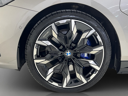 BMW 550e xDr M Sport Pro Tour-image-7