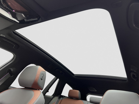 BMW 550e xDr M Sport Pro Tour-image-11