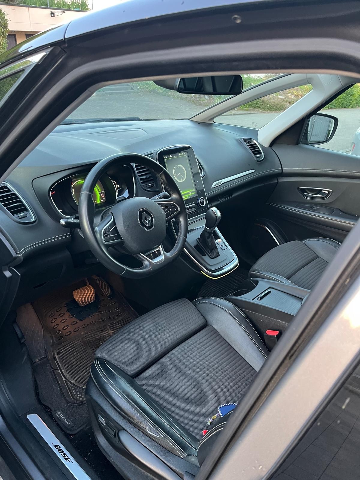 RENAULT Grand Scénic 1.6 dCi Bose EDC-image-8