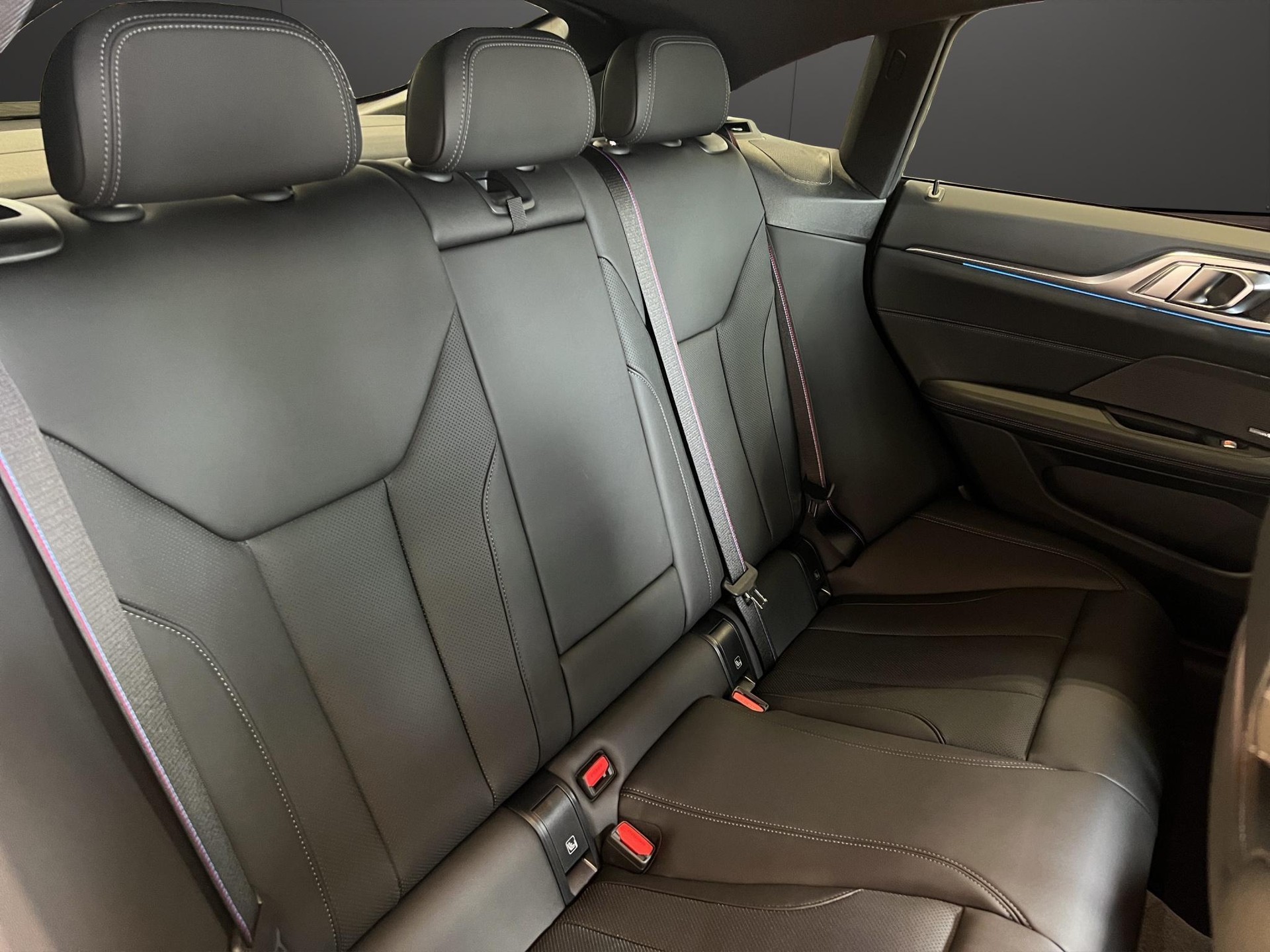 BMW i4 M60-image-16