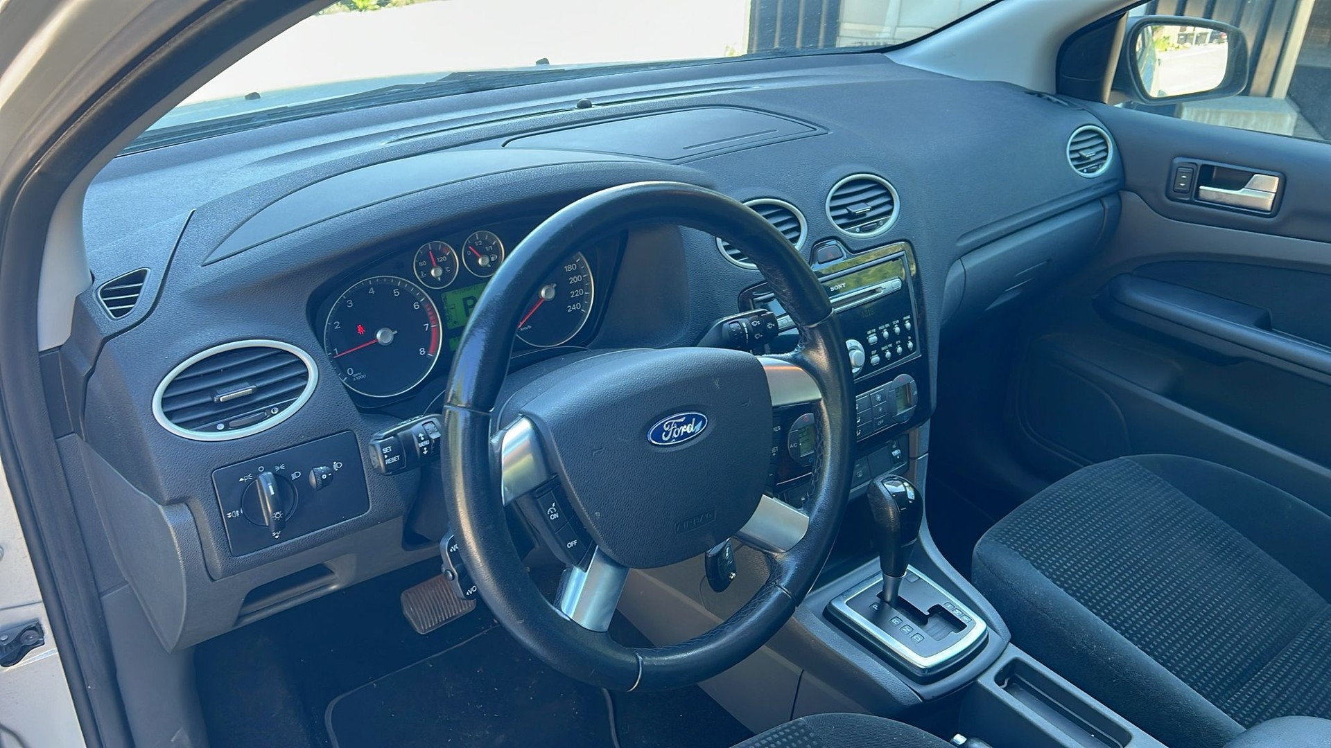 FORD Focus 2.0i Trend-image-8
