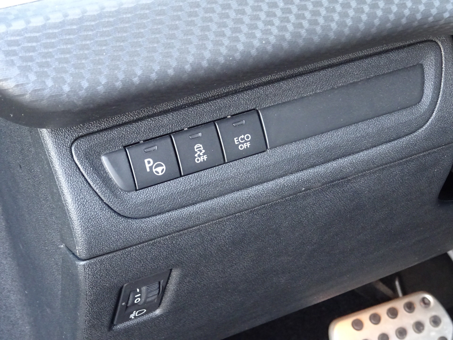 PEUGEOT 208 1.2 PureTech Roland Garros EAT6-image-11