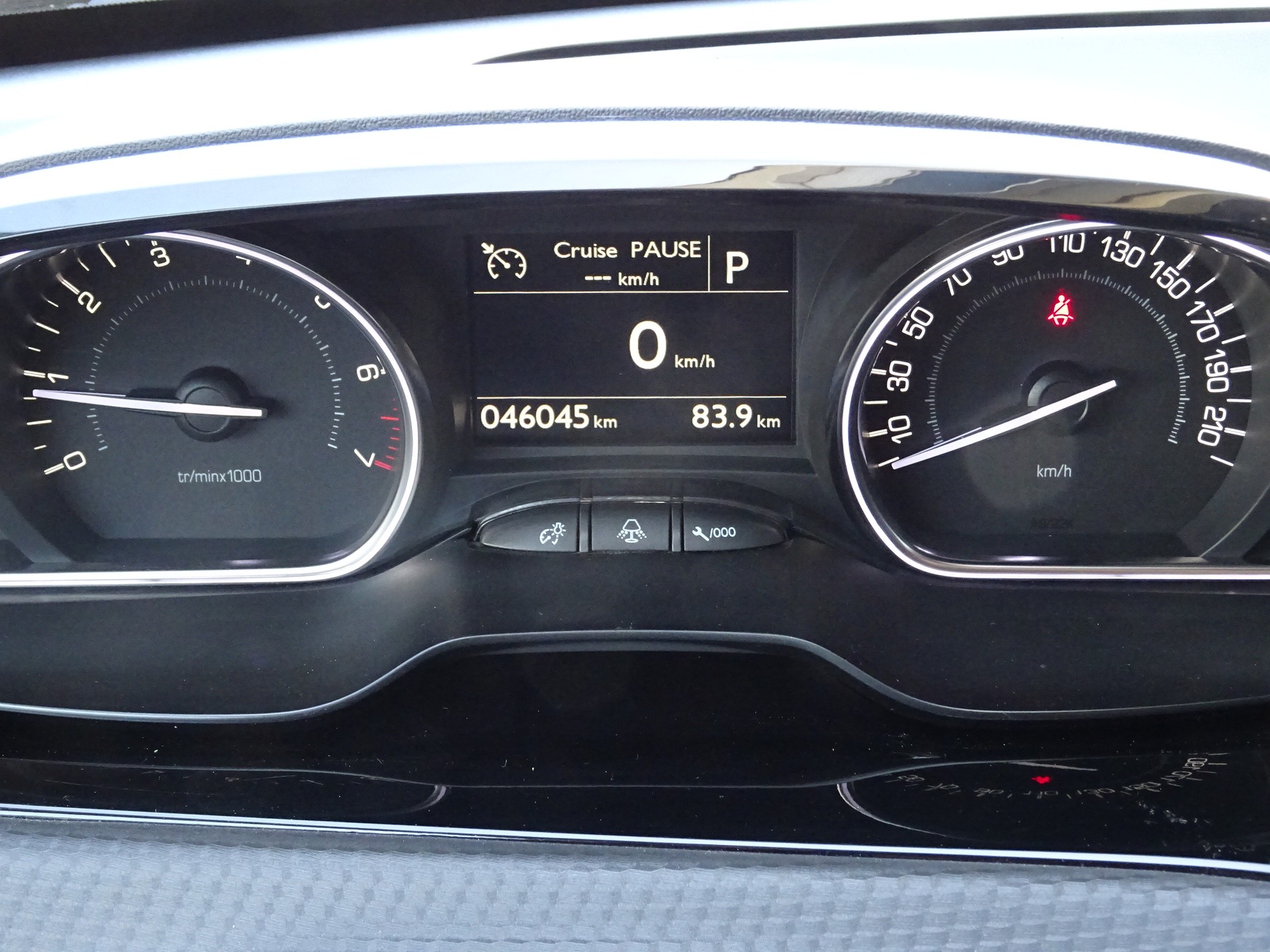 PEUGEOT 208 1.2 PureTech Roland Garros EAT6-image-9