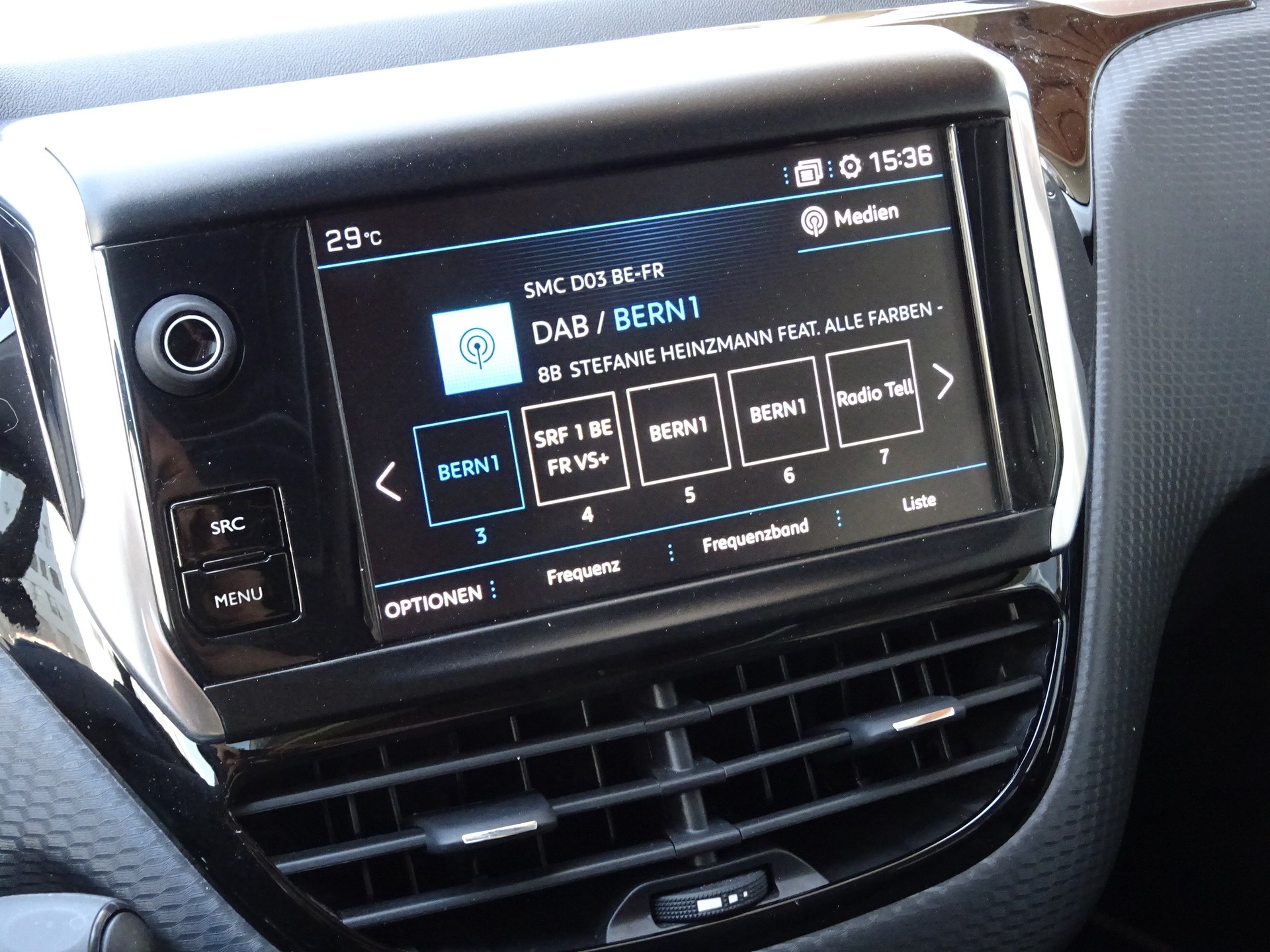 PEUGEOT 208 1.2 PureTech Roland Garros EAT6-image-6