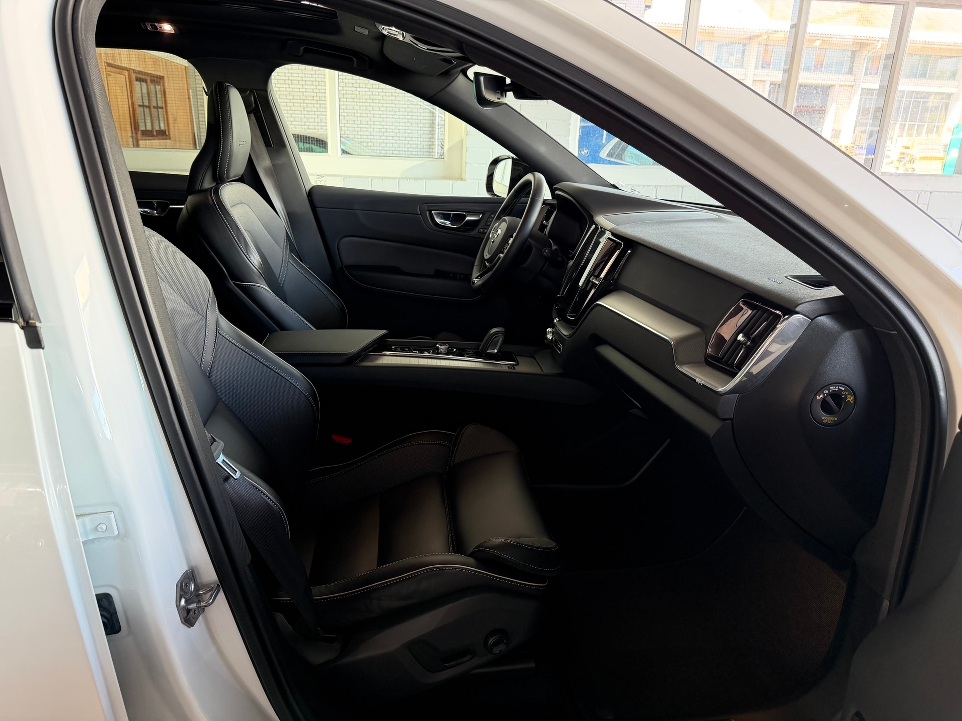 VOLVO XC60 T8 eAWD R-Design Geartronic-image-7