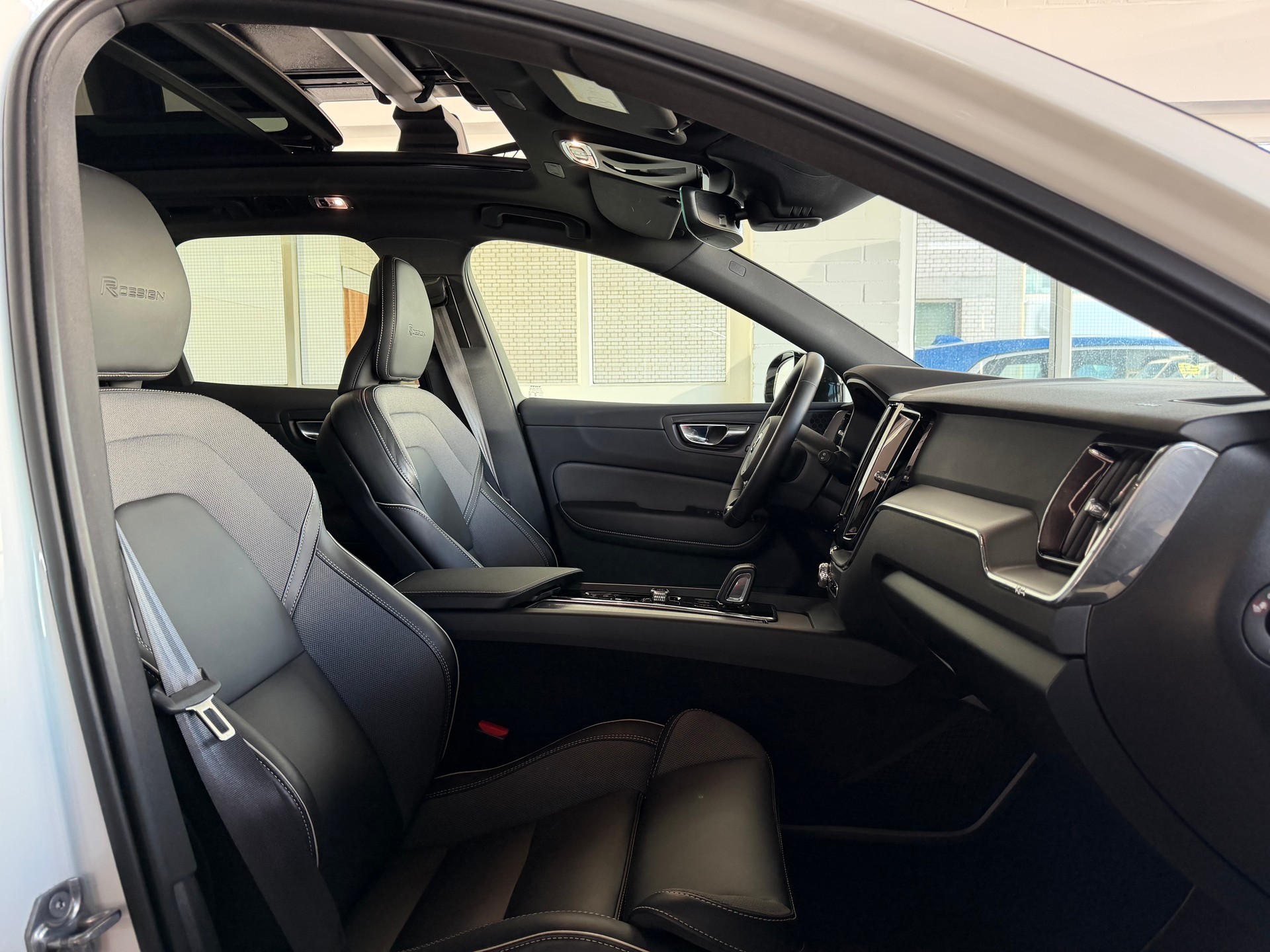 VOLVO XC60 T8 eAWD R-Design Geartronic-image-9