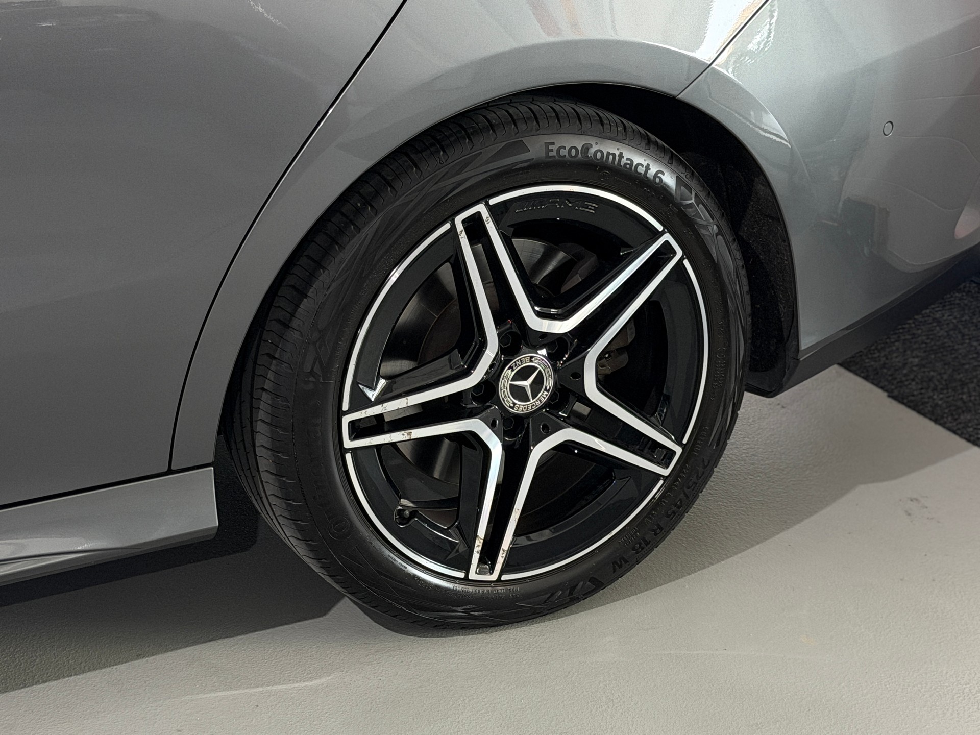 MERCEDES-BENZ CLA Shooting Brake 250 4Matic 7G-DCT AMG Line (CH) Carbon-image-20