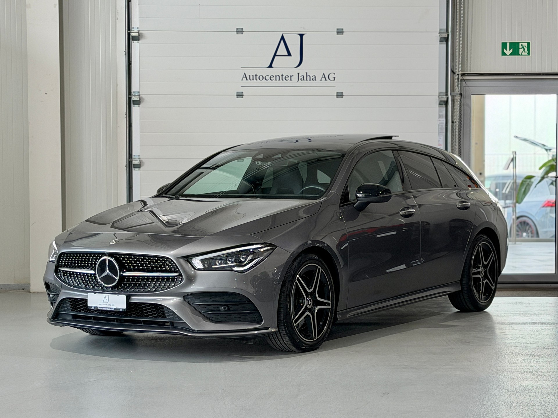 MERCEDES-BENZ CLA Shooting Brake 250 4Matic 7G-DCT AMG Line (CH) Carbon-showroom-element-2