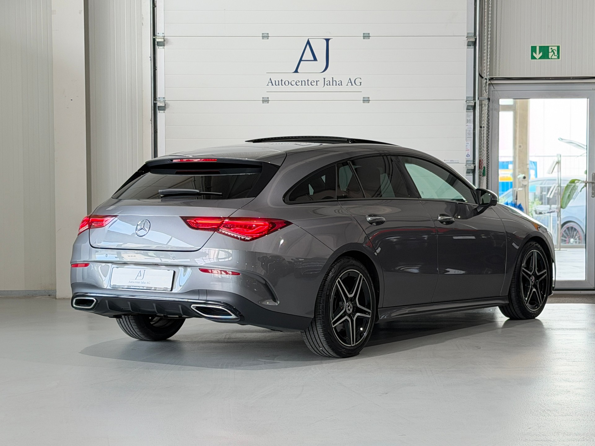 MERCEDES-BENZ CLA Shooting Brake 250 4Matic 7G-DCT AMG Line (CH) Carbon-image-5