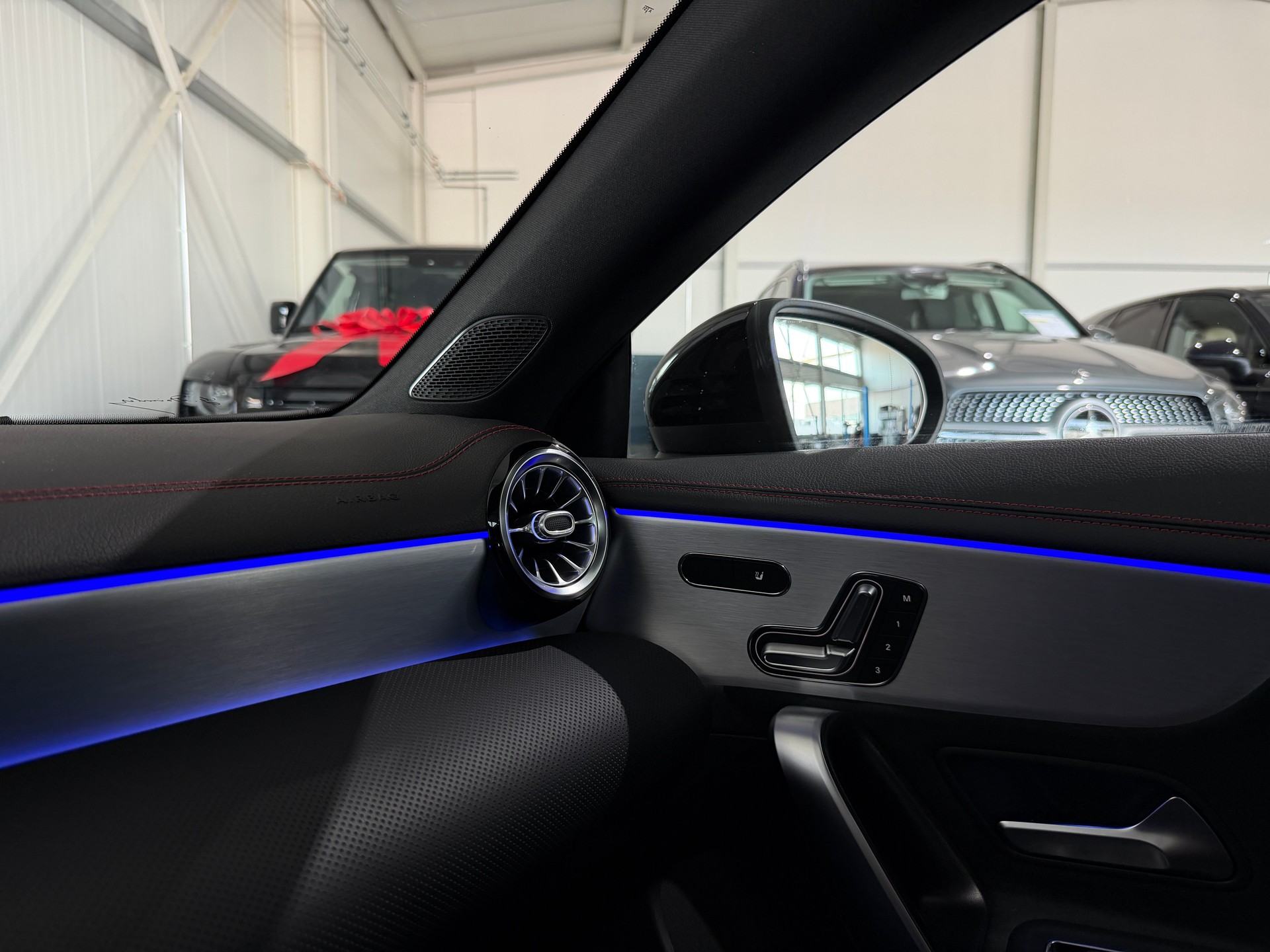 MERCEDES-BENZ CLA Shooting Brake 250 4Matic 7G-DCT AMG Line (CH) Carbon-image-16