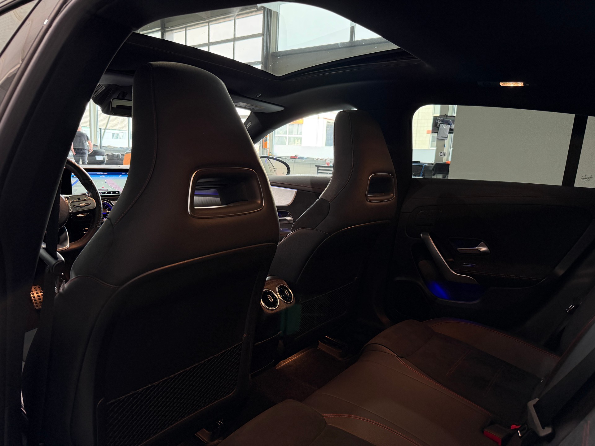 MERCEDES-BENZ CLA Shooting Brake 250 4Matic 7G-DCT AMG Line (CH) Carbon-image-17